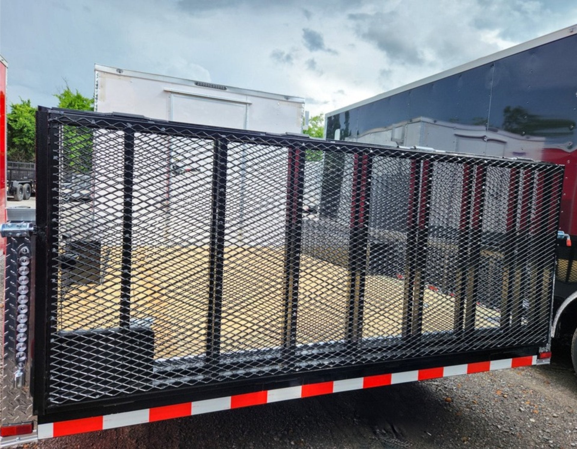 8.5′ x 20′ White V-Nose Hybrid Enclosed Trailer – Dual 7K Axles - Image 11