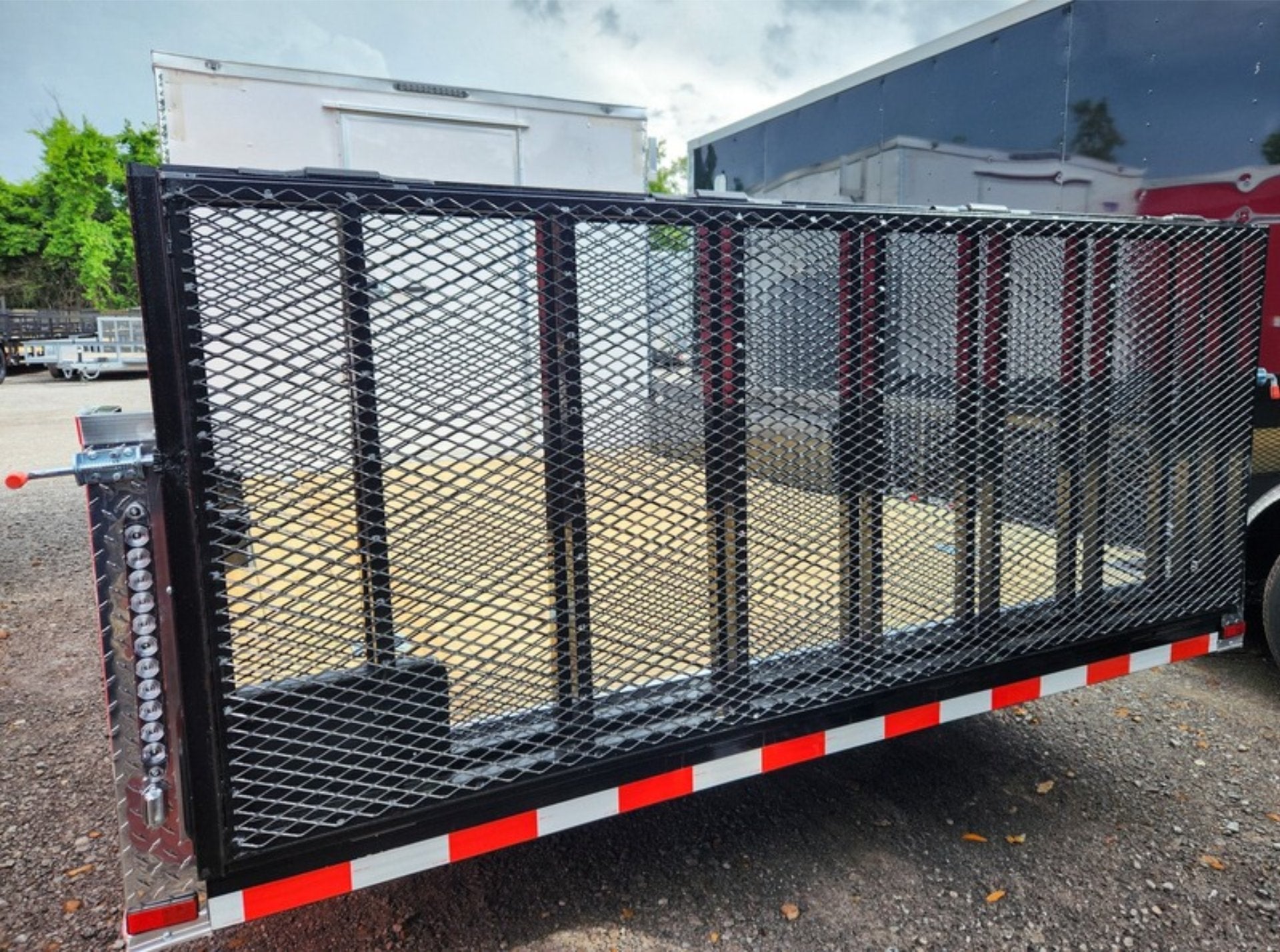 8.5′ x 20′ White V-Nose Hybrid Enclosed Trailer – Dual 7K Axles - Image 10