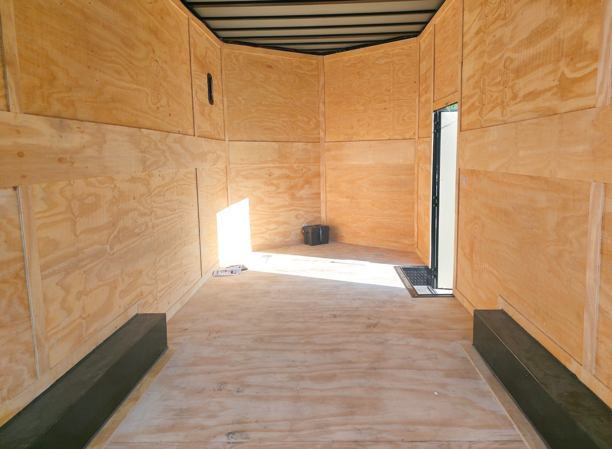 8.5×20 White V-Nose Enclosed Trailer with Blackout Pkg 9′ Interior (2) 10,000LB Axles - Image 18