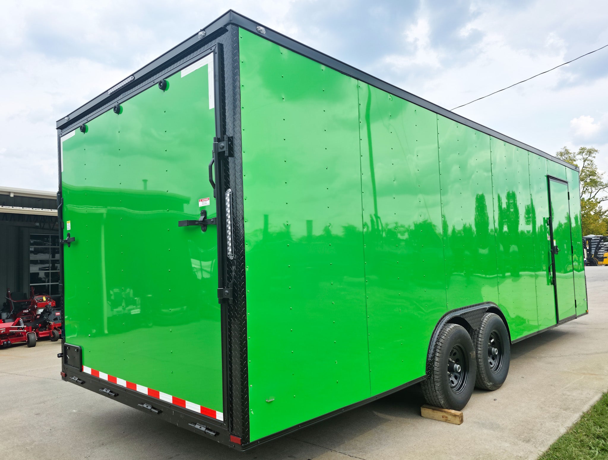 8.5×24 V Nose Neon Green Enclosed Trailer (2) 5200 LB Axles With Brakes 7 Ft Interior Height With Black Out Package - Image 8