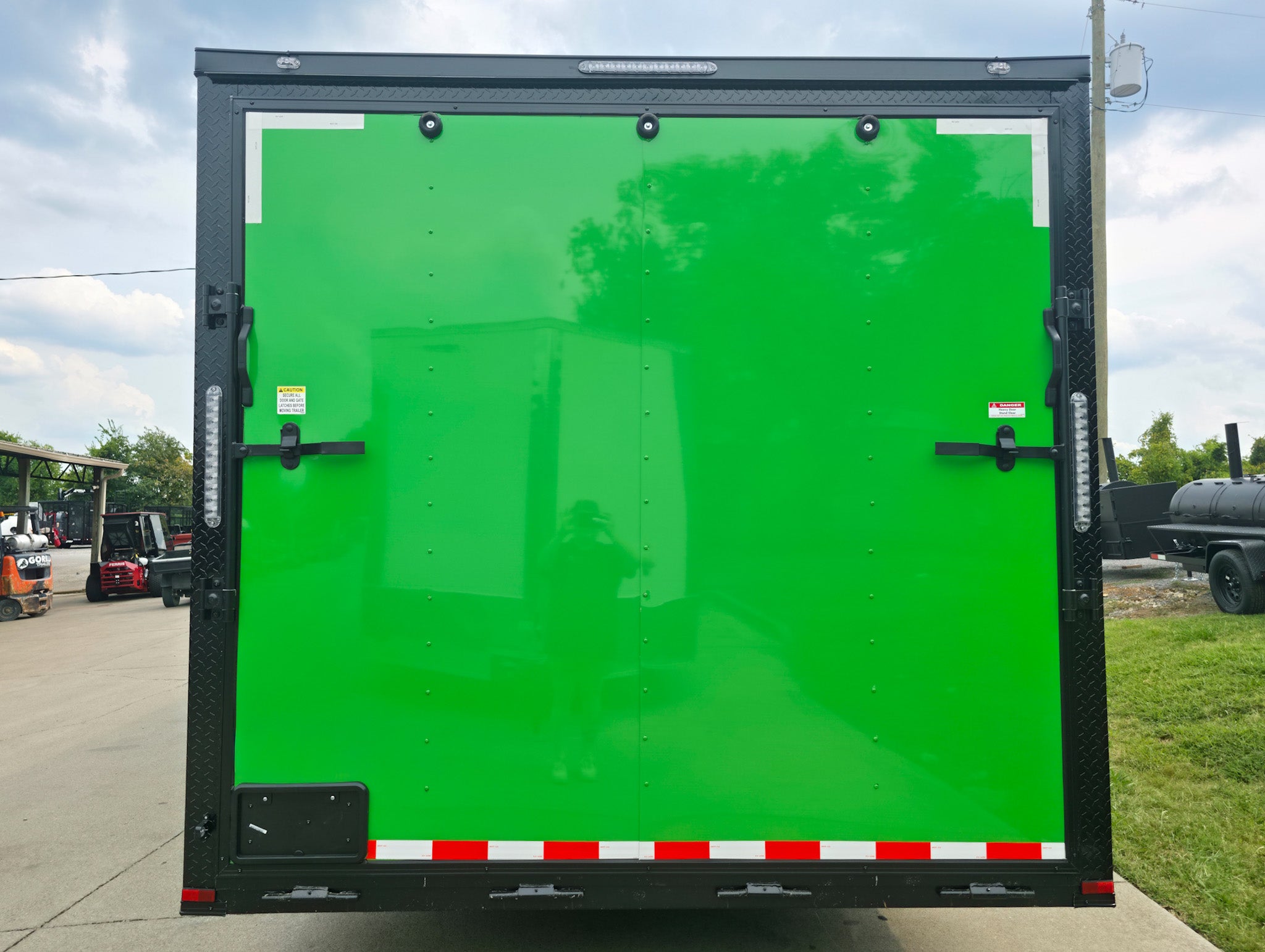 8.5×24 V Nose Neon Green Enclosed Trailer (2) 5200 LB Axles With Brakes 7 Ft Interior Height With Black Out Package - Image 7