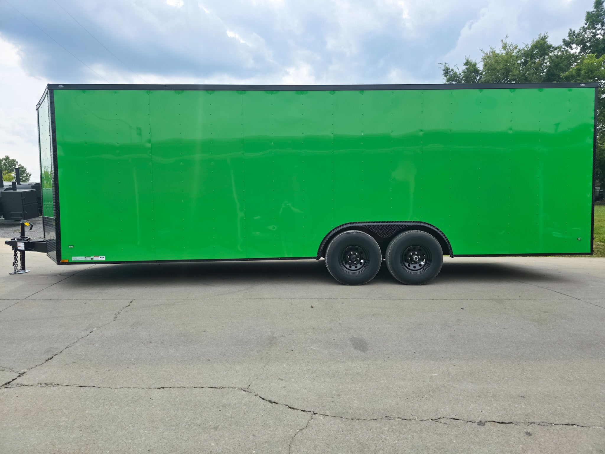 8.5×24 V Nose Neon Green Enclosed Trailer (2) 5200 LB Axles With Brakes 7 Ft Interior Height With Black Out Package - Image 5
