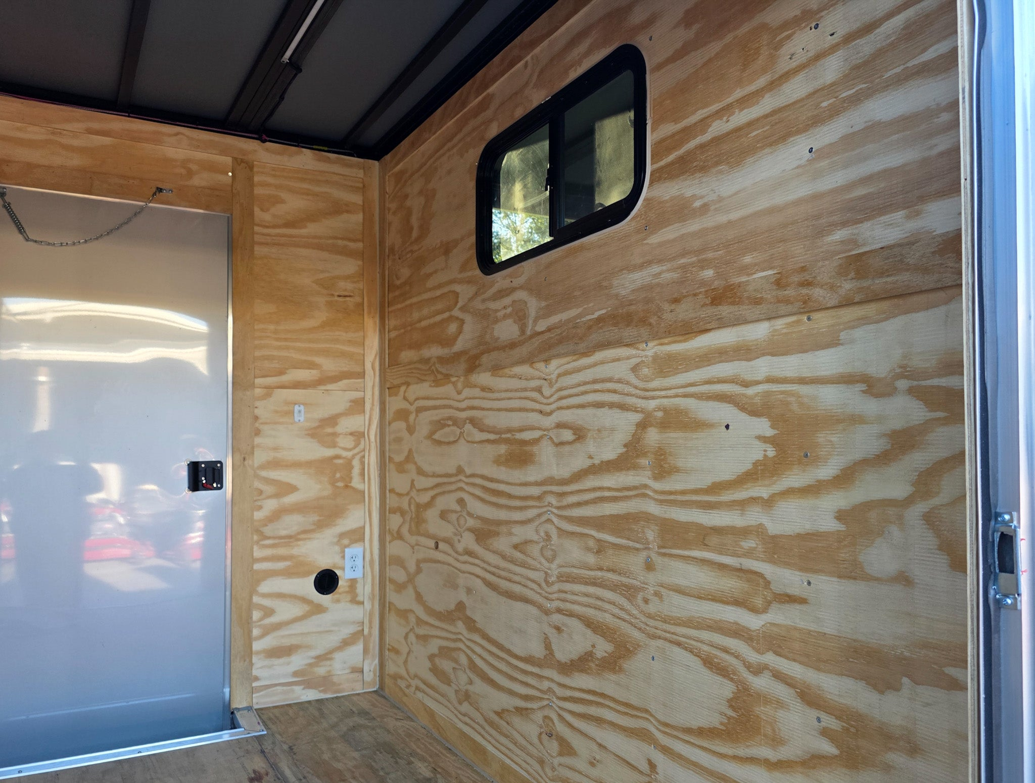 8.5×18 Indigo Enclosed Trailer Hybrid V-Nose with Roof (2)5,200LB Axles - Image 15
