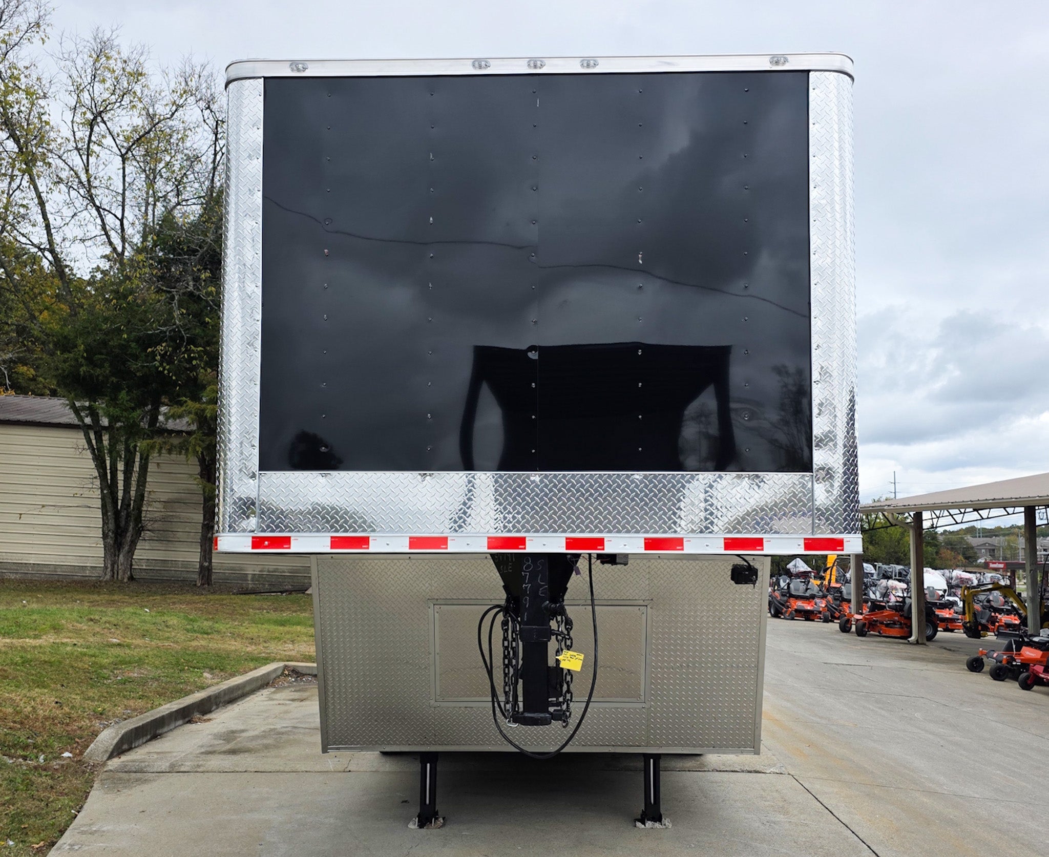 8.5X26 Gooseneck Enclosed Trailer with 9′ Interior (3) 7,000lb Axles - Image 5
