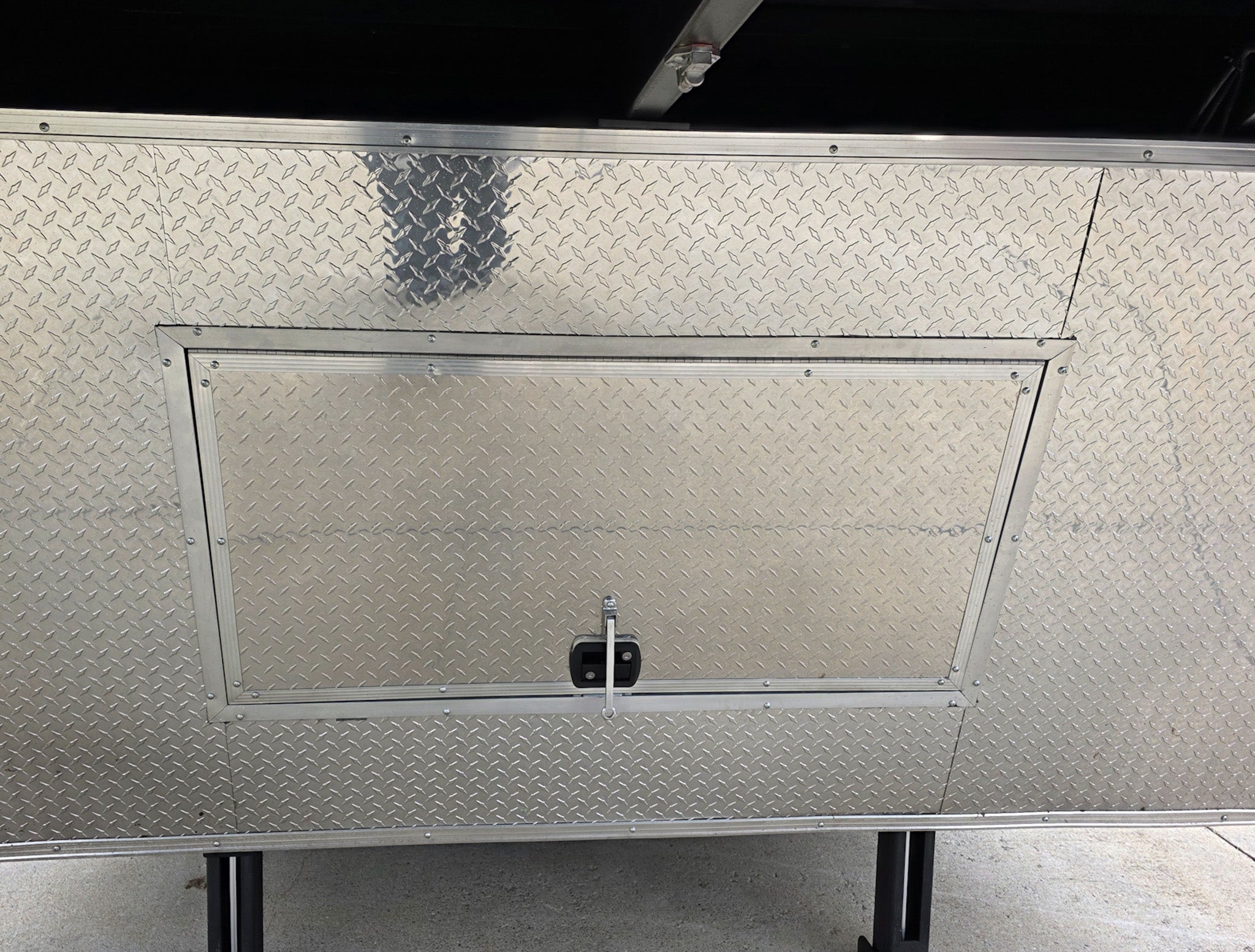 8.5X26 Gooseneck Enclosed Trailer with 9′ Interior (3) 7,000lb Axles - Image 15
