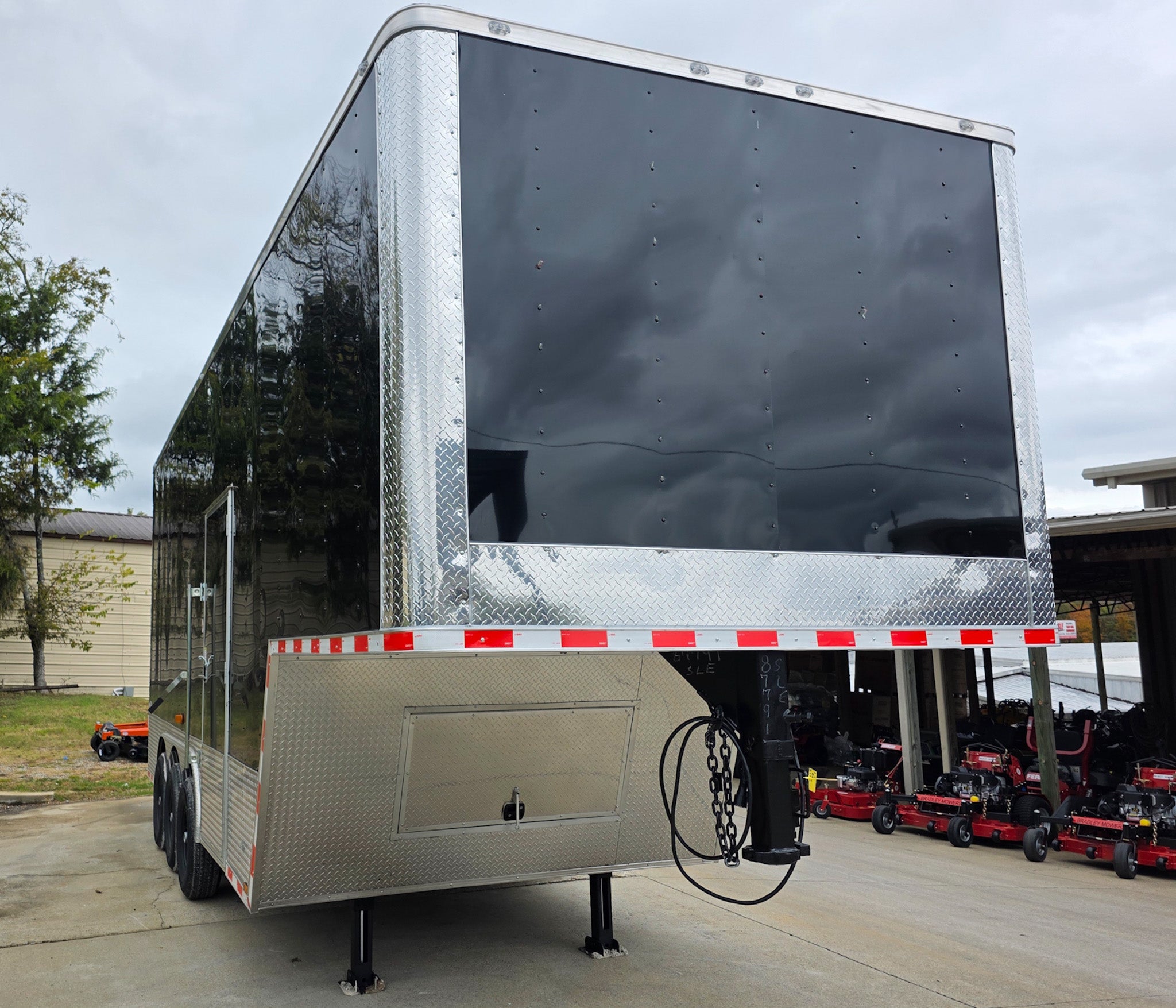 8.5X26 Gooseneck Enclosed Trailer with 9′ Interior (3) 7,000lb Axles - Image 4