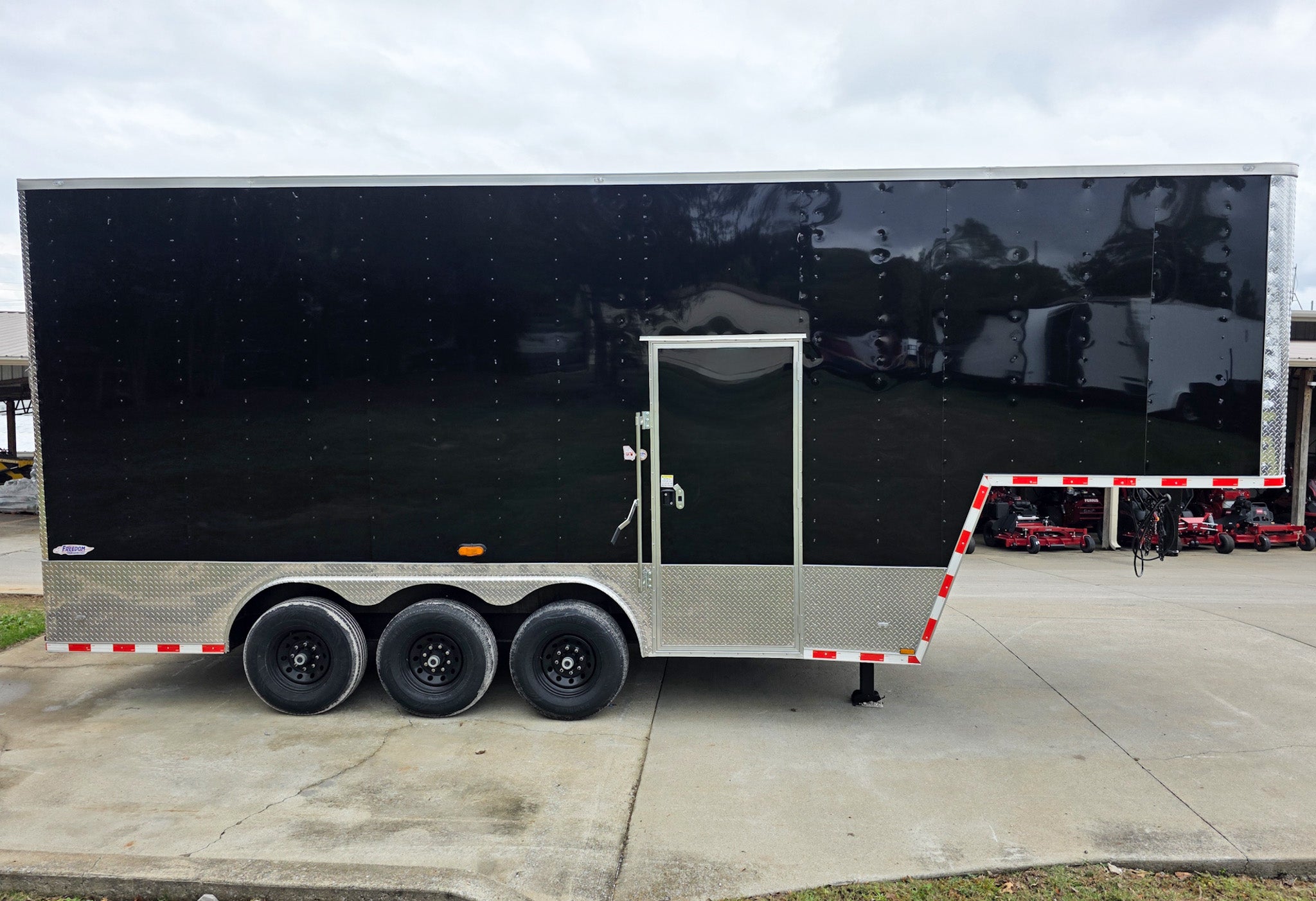 8.5X26 Gooseneck Enclosed Trailer with 9′ Interior (3) 7,000lb Axles - Image 6