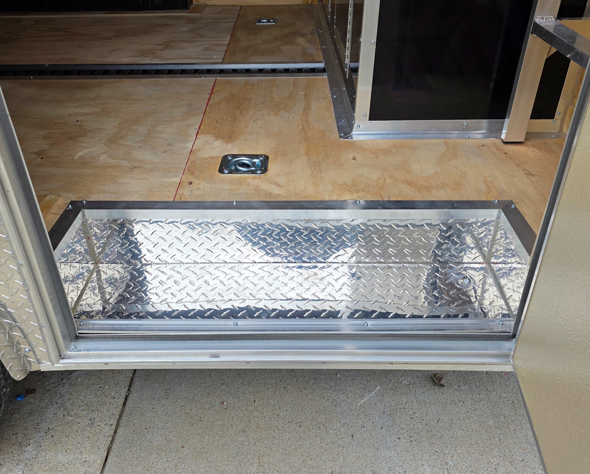 8.5X26 Gooseneck Enclosed Trailer with 9′ Interior (3) 7,000lb Axles - Image 21