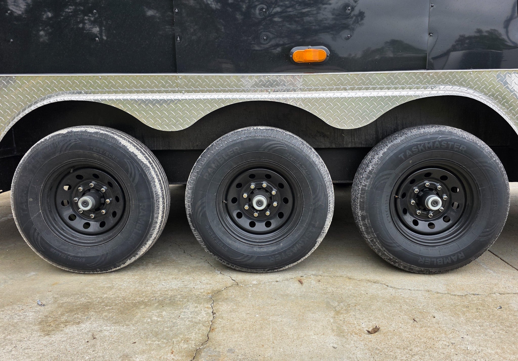 8.5X26 Gooseneck Enclosed Trailer with 9′ Interior (3) 7,000lb Axles - Image 39