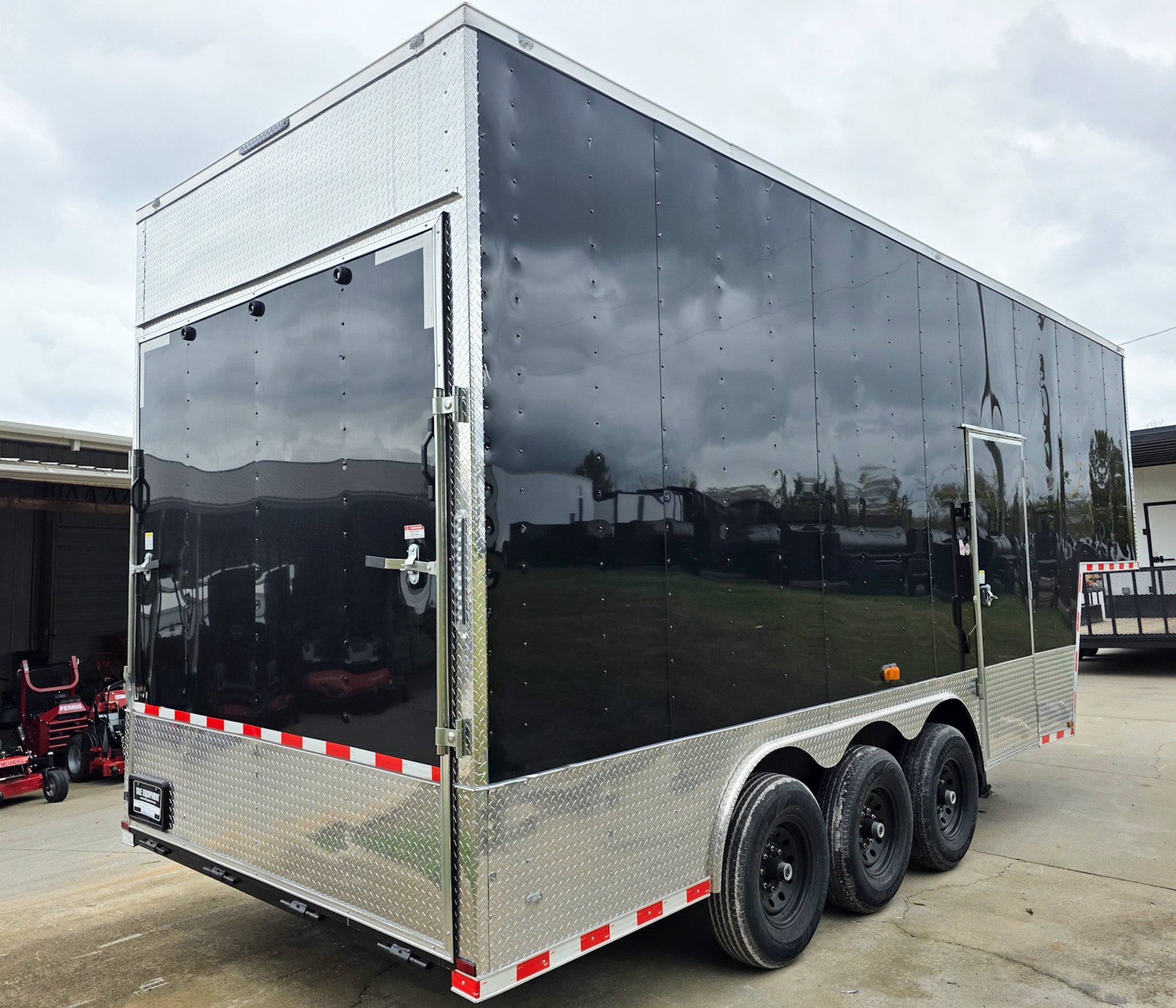 8.5X26 Gooseneck Enclosed Trailer with 9′ Interior (3) 7,000lb Axles - Image 7