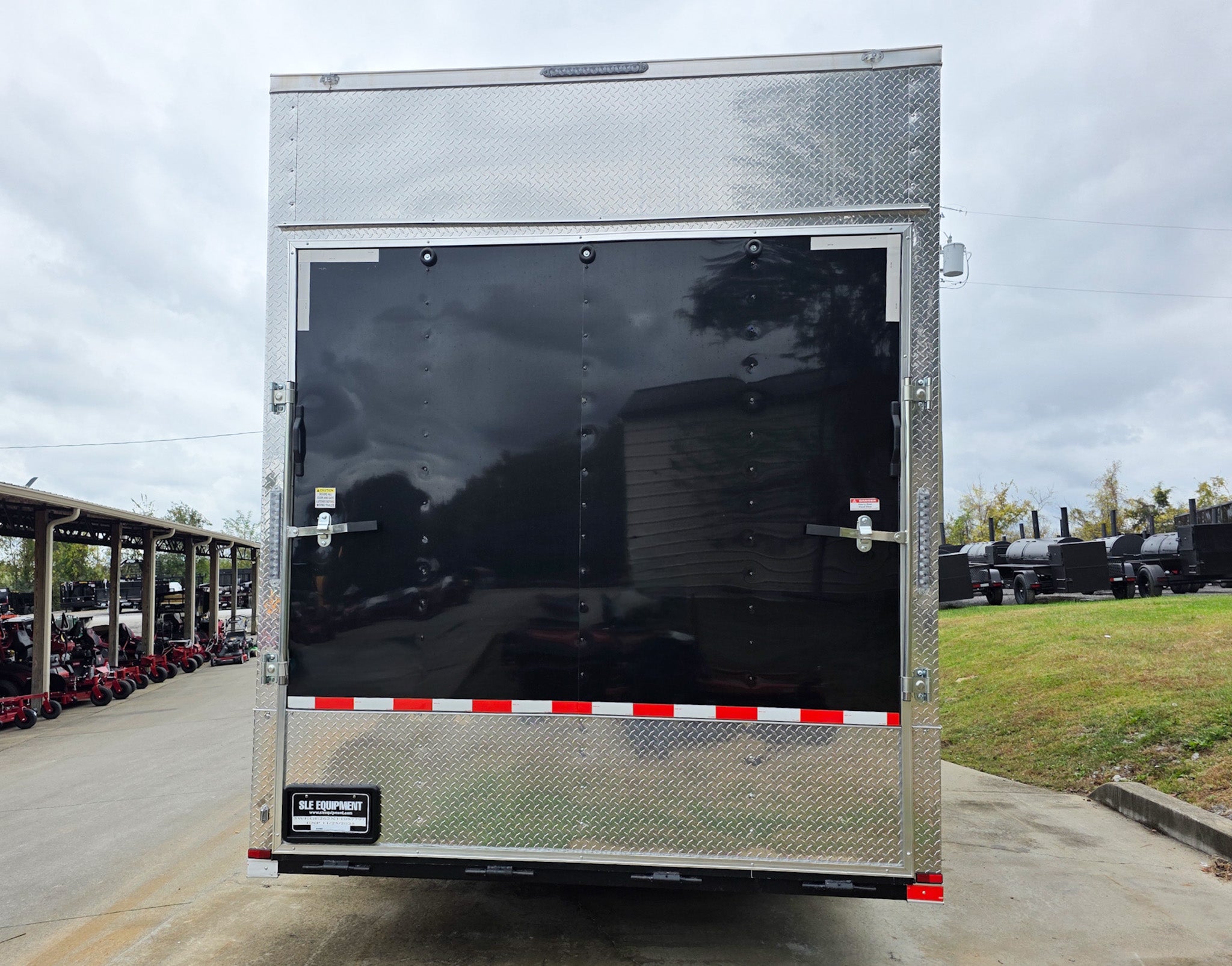 8.5X26 Gooseneck Enclosed Trailer with 9′ Interior (3) 7,000lb Axles - Image 8