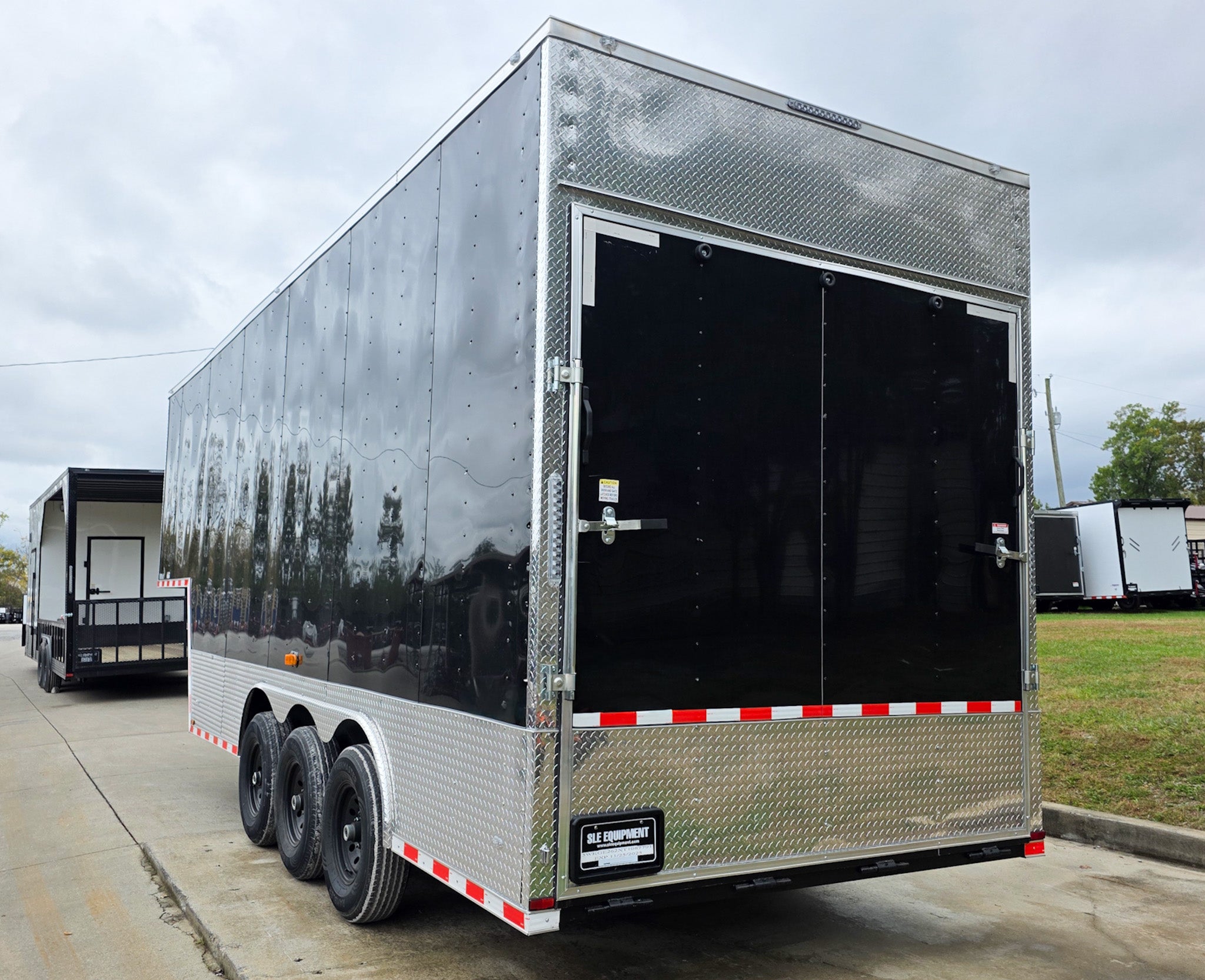 8.5X26 Gooseneck Enclosed Trailer with 9′ Interior (3) 7,000lb Axles - Image 9