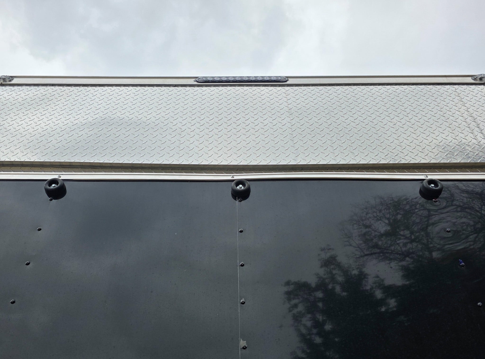 8.5X26 Gooseneck Enclosed Trailer with 9′ Interior (3) 7,000lb Axles - Image 19