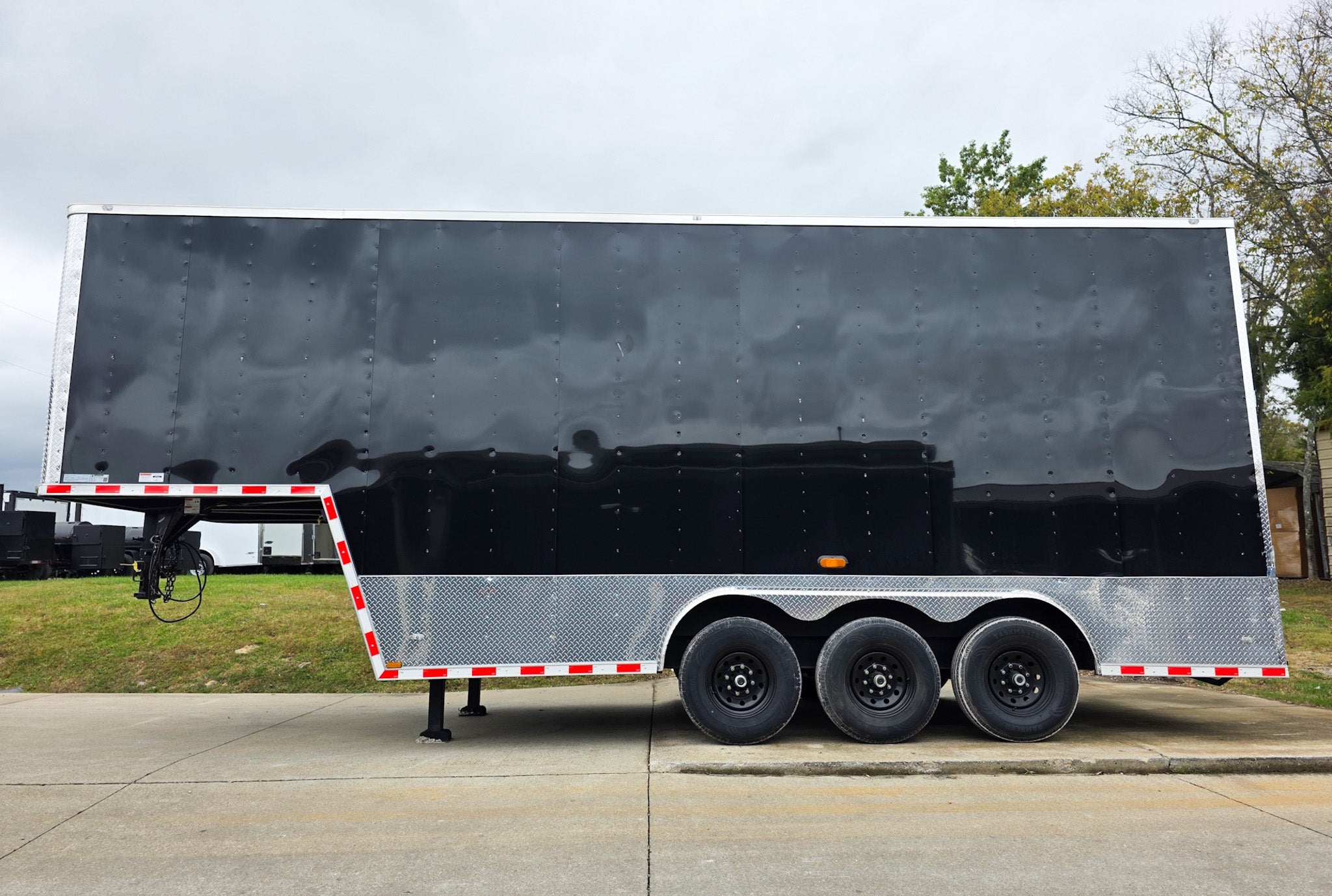 8.5X26 Gooseneck Enclosed Trailer with 9′ Interior (3) 7,000lb Axles - Image 2