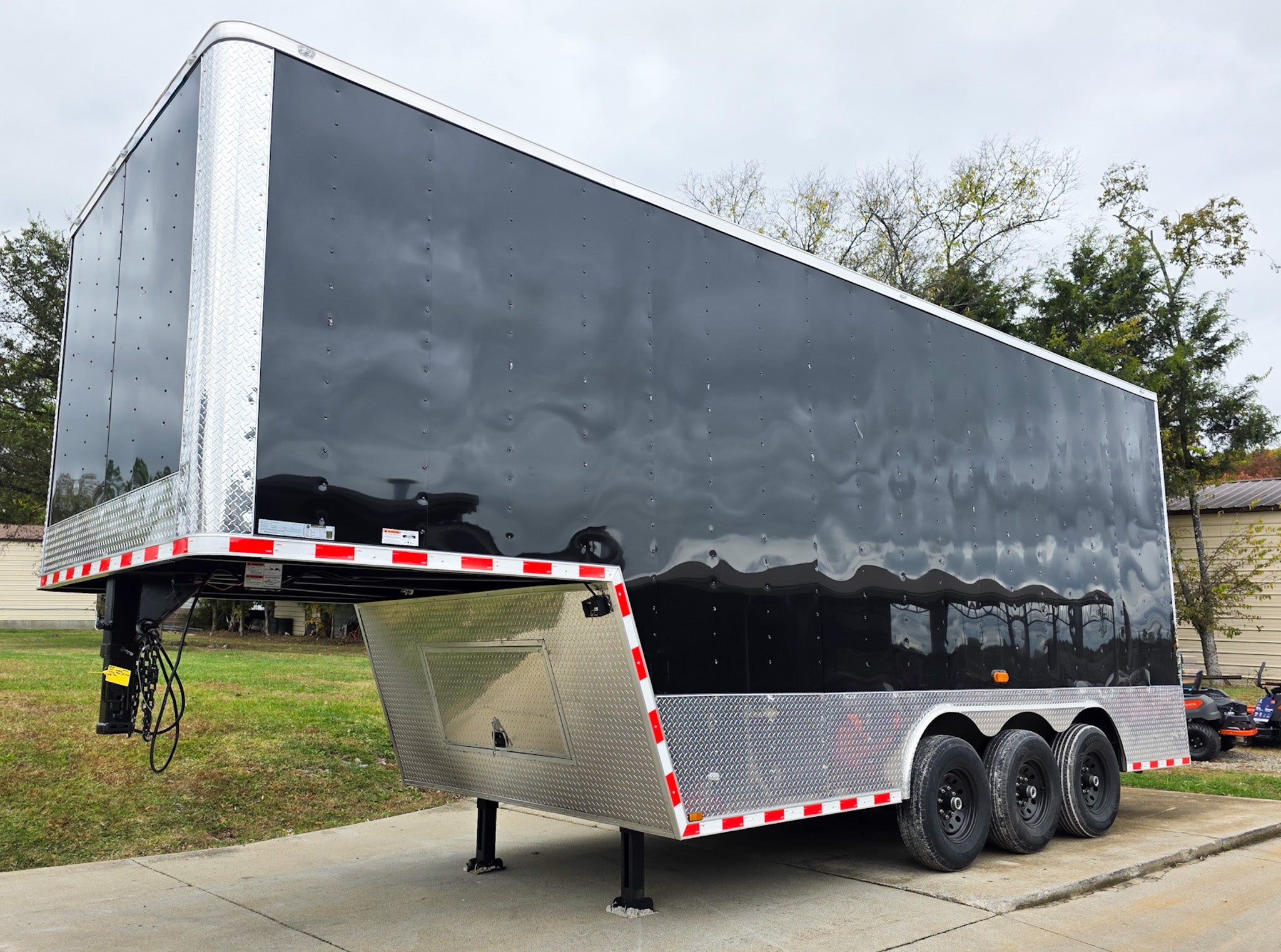 8.5X26 Gooseneck Enclosed Trailer with 9′ Interior (3) 7,000lb Axles