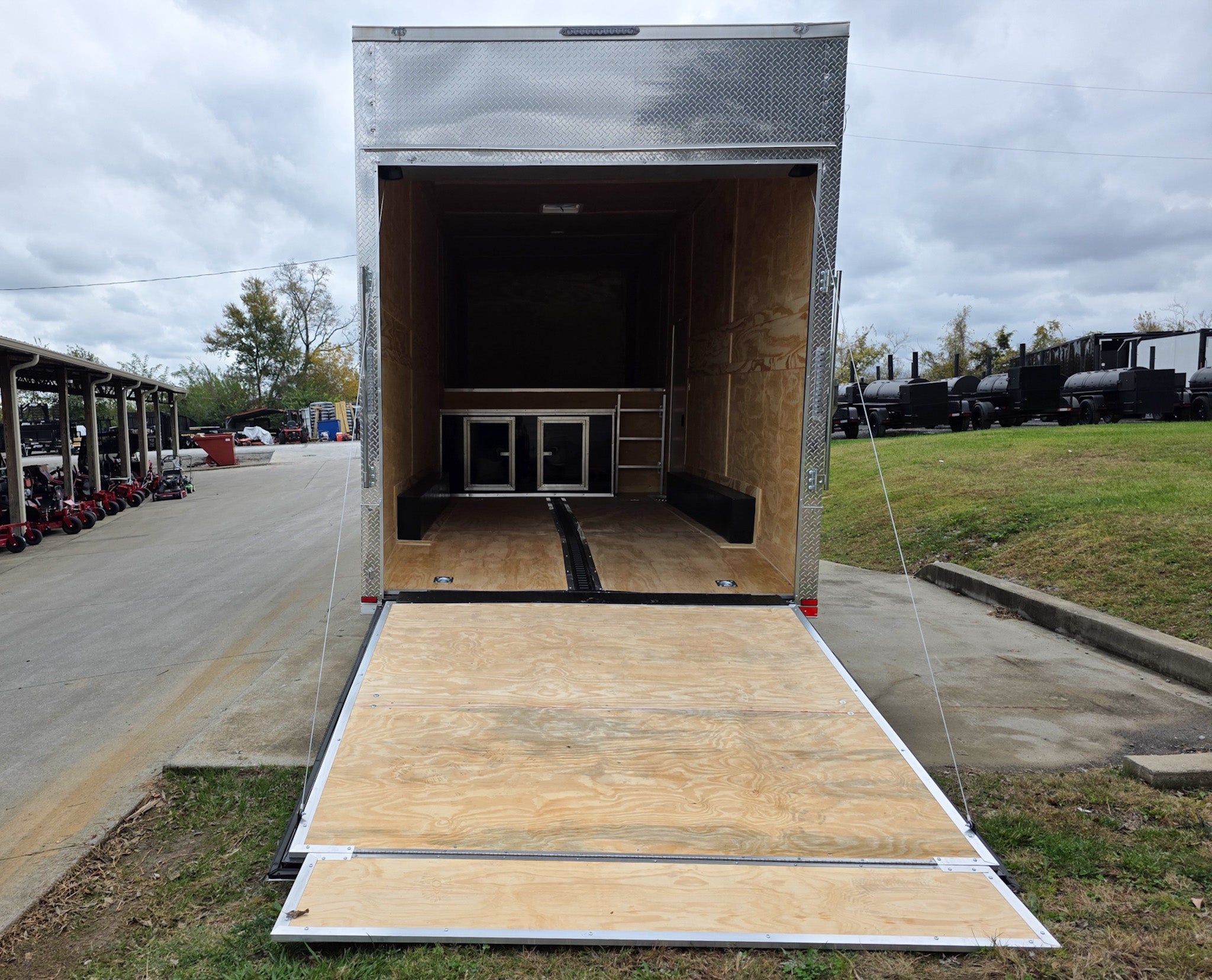 8.5X26 Gooseneck Enclosed Trailer with 9′ Interior (3) 7,000lb Axles - Image 11