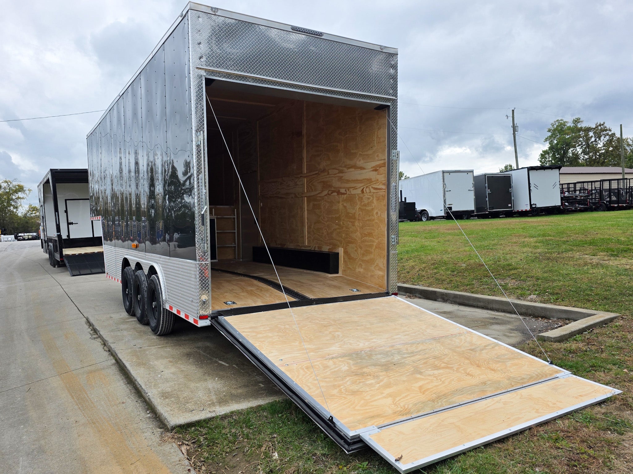 8.5X26 Gooseneck Enclosed Trailer with 9′ Interior (3) 7,000lb Axles - Image 10
