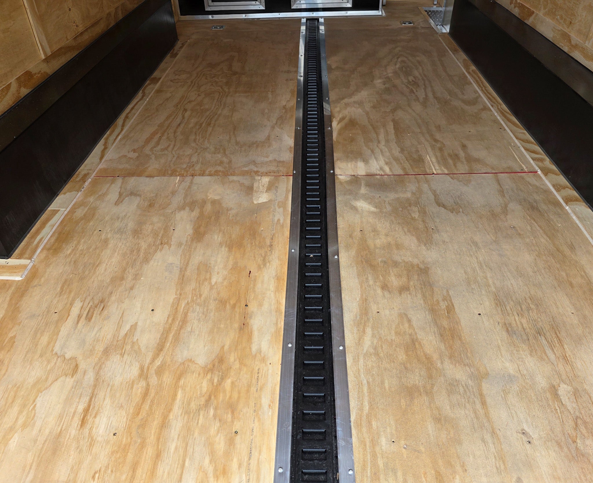 8.5X26 Gooseneck Enclosed Trailer with 9′ Interior (3) 7,000lb Axles - Image 24