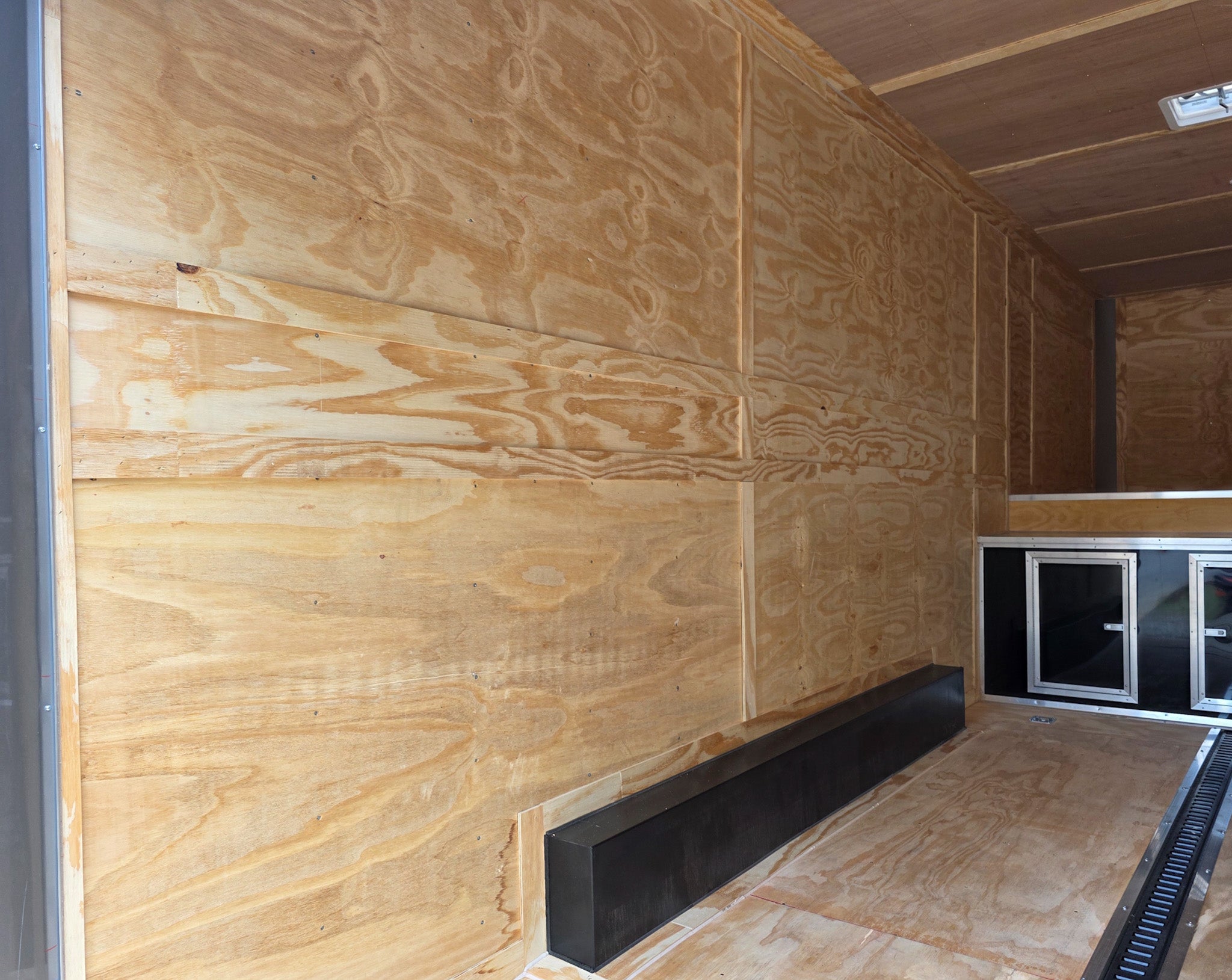 8.5X26 Gooseneck Enclosed Trailer with 9′ Interior (3) 7,000lb Axles - Image 26