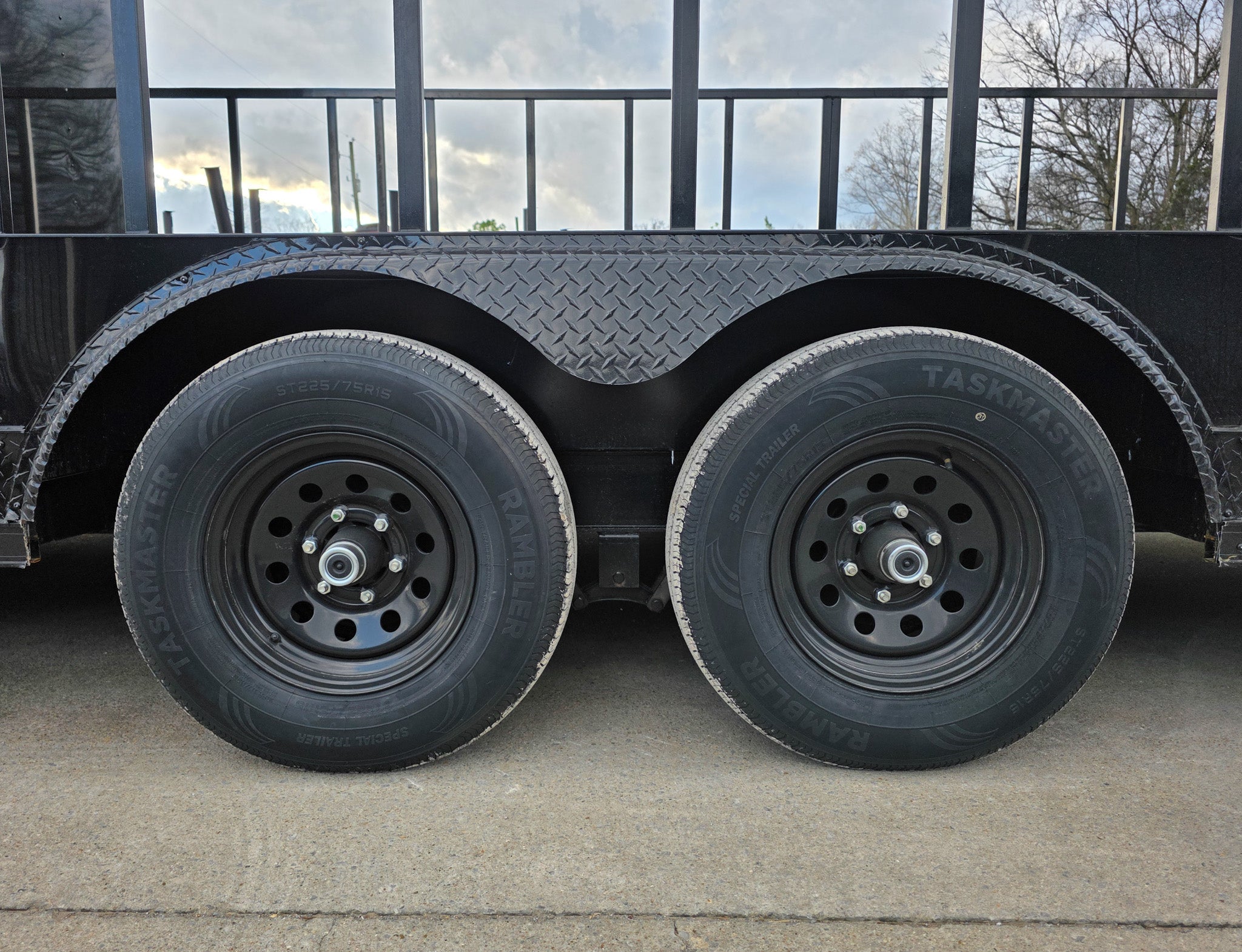 8.5×24 Black Hybrid Enclosed Trailer (2) 5,200lb Axles 10K GVWR - Image 23