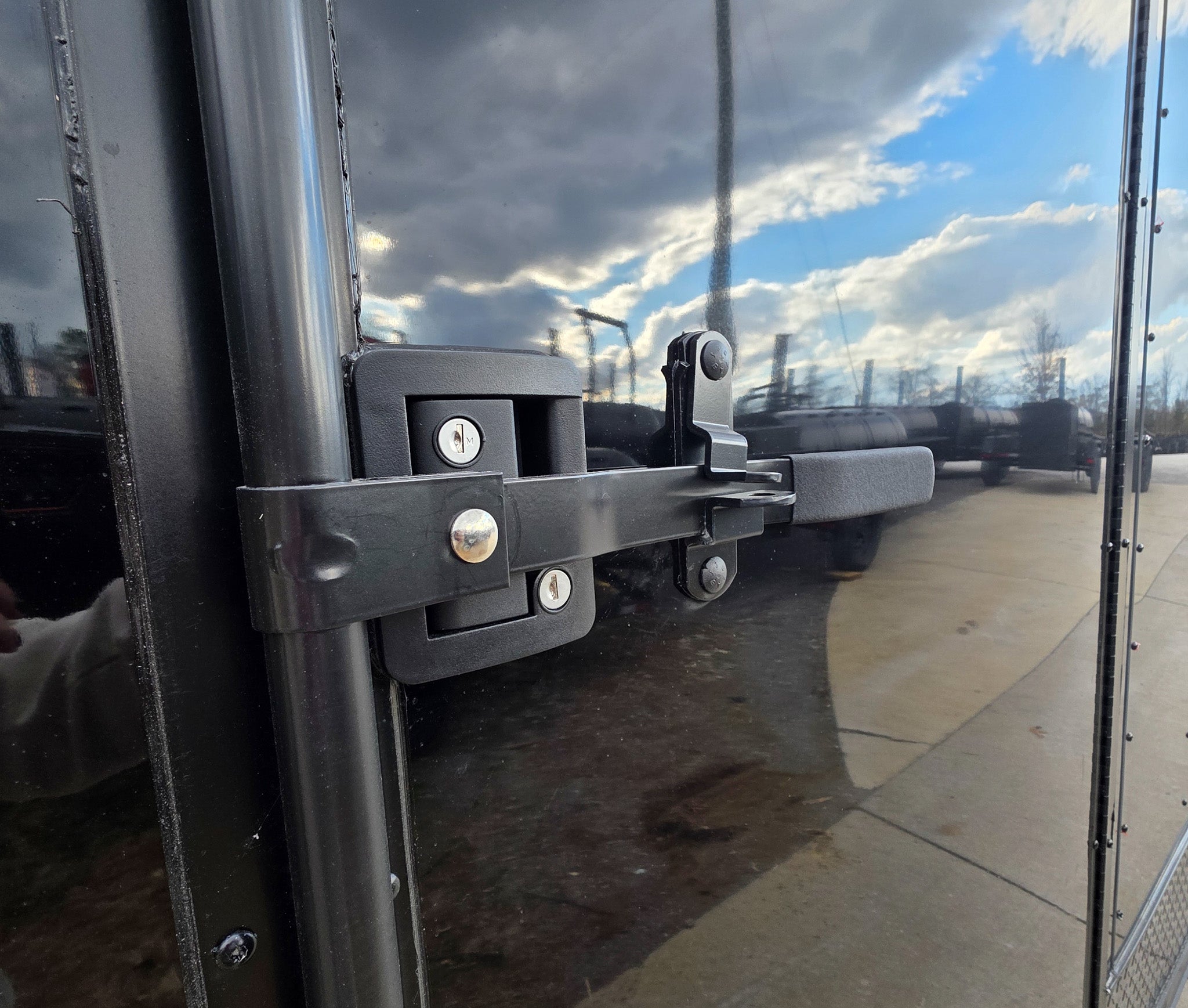 8.5×24 Black Hybrid Enclosed Trailer (2) 5,200lb Axles 10K GVWR - Image 17
