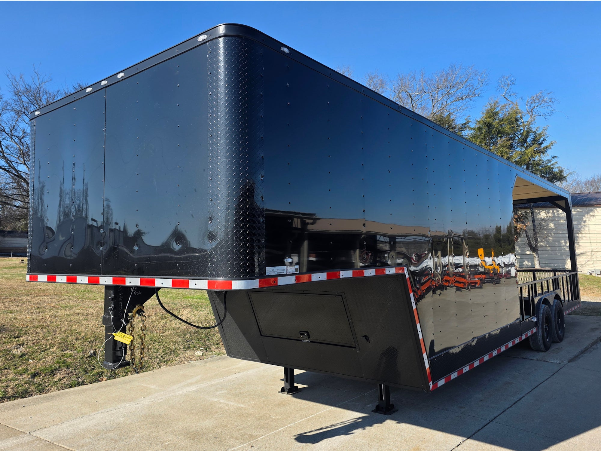 8.5′ X 32′ Gooseneck Hybrid Enclosed Trailer and 16′ Porch With Fold Out Gate - Image 3