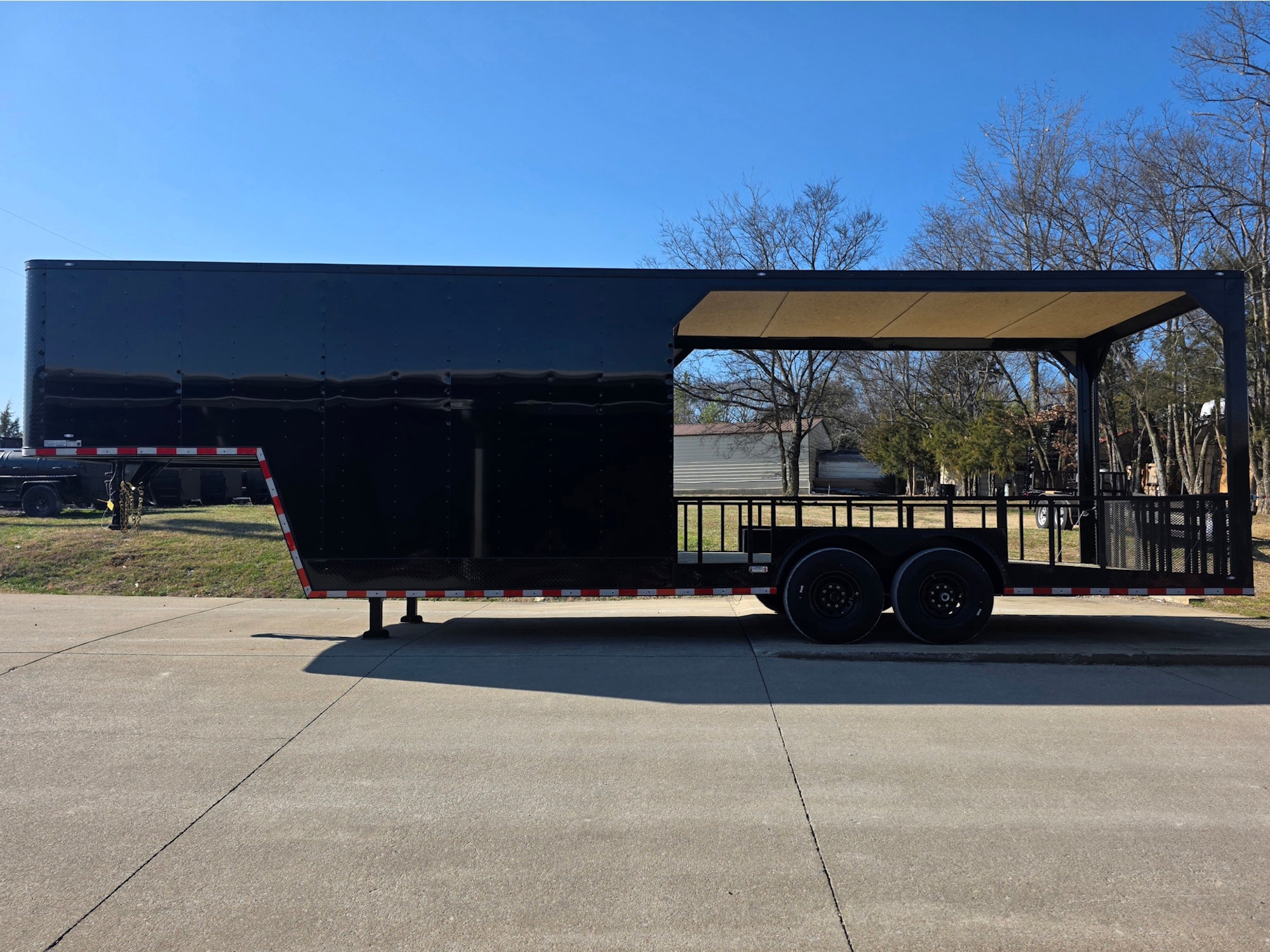 8.5′ X 32′ Gooseneck Hybrid Enclosed Trailer and 16′ Porch With Fold Out Gate - Image 5