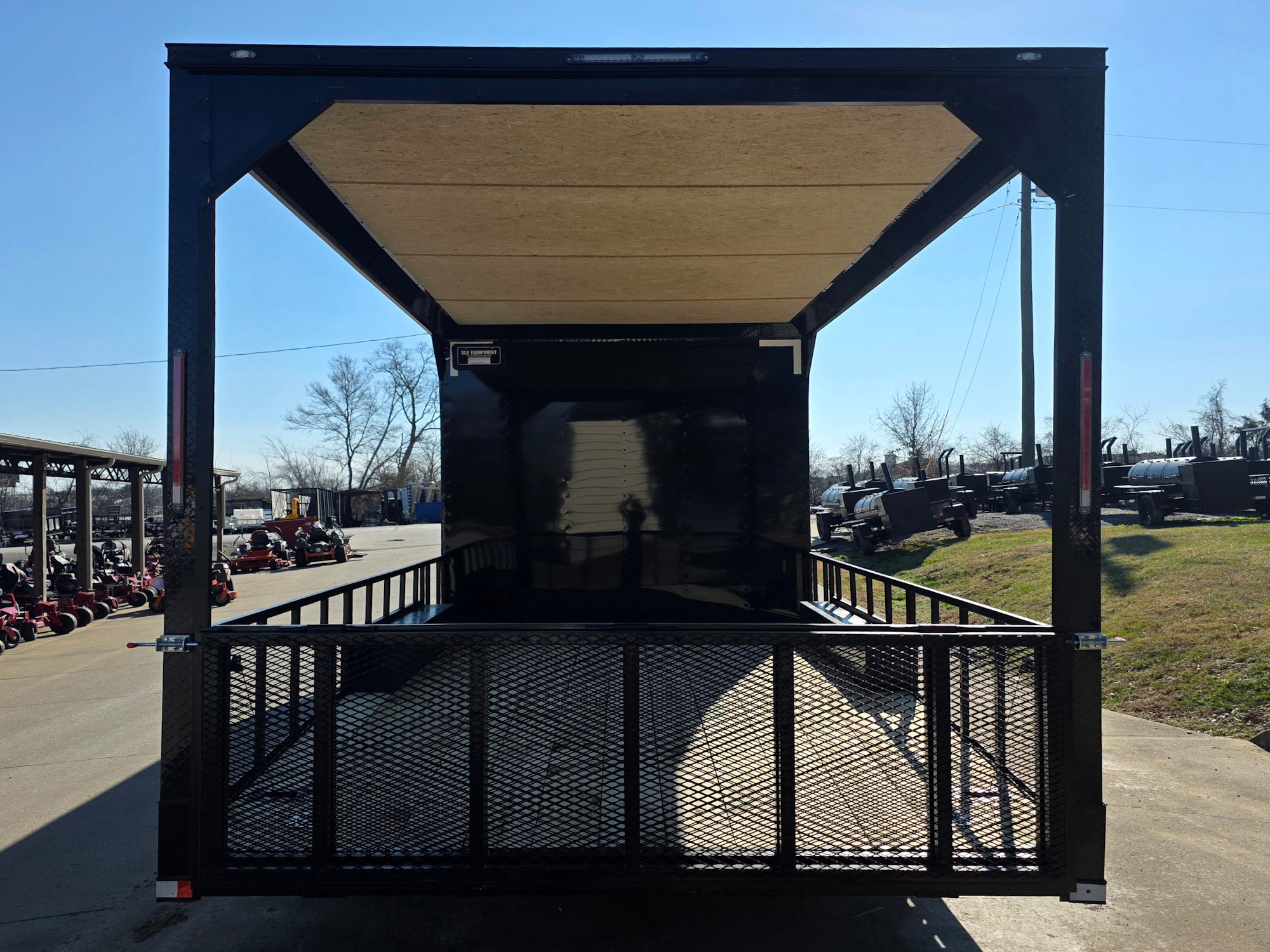 8.5′ X 32′ Gooseneck Hybrid Enclosed Trailer and 16′ Porch With Fold Out Gate - Image 7