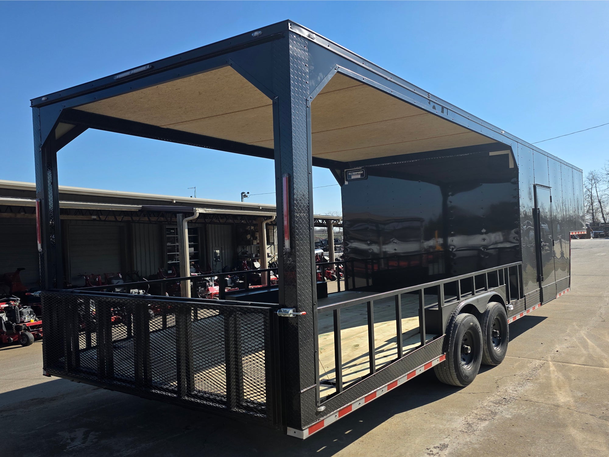 8.5′ X 32′ Gooseneck Hybrid Enclosed Trailer and 16′ Porch With Fold Out Gate - Image 9