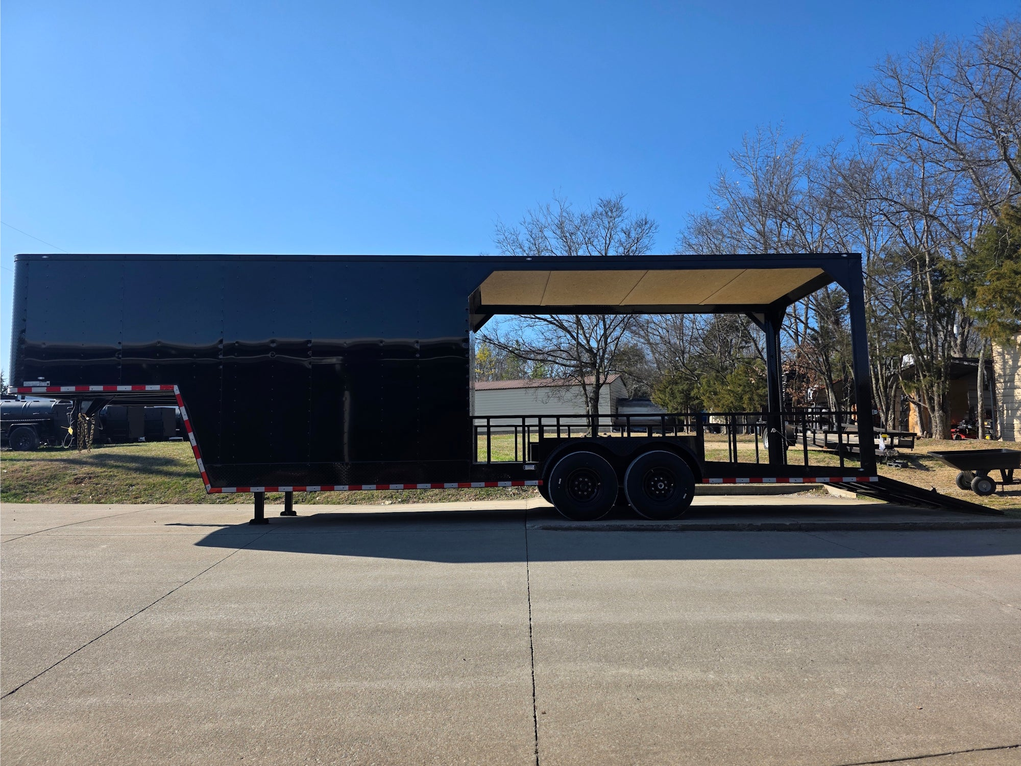 8.5′ X 32′ Gooseneck Hybrid Enclosed Trailer and 16′ Porch With Fold Out Gate - Image 17