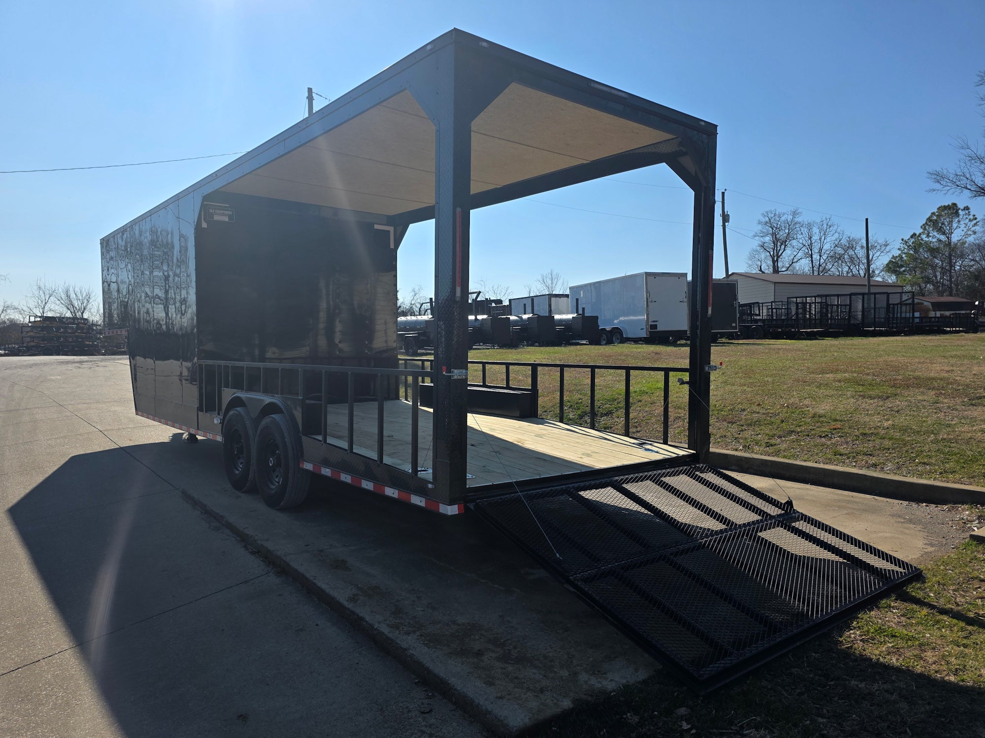 8.5′ X 32′ Gooseneck Hybrid Enclosed Trailer and 16′ Porch With Fold Out Gate - Image 18