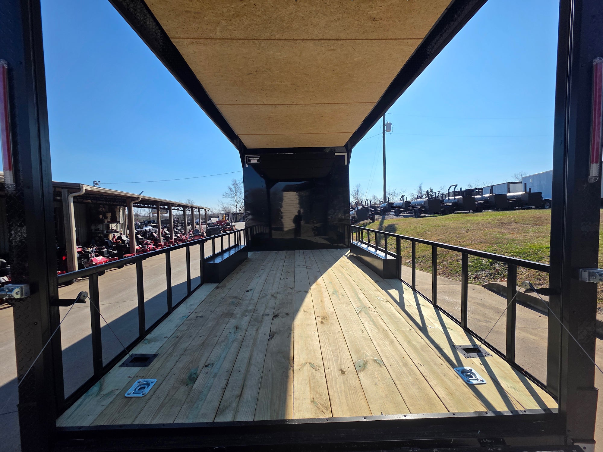 8.5′ X 32′ Gooseneck Hybrid Enclosed Trailer and 16′ Porch With Fold Out Gate - Image 15