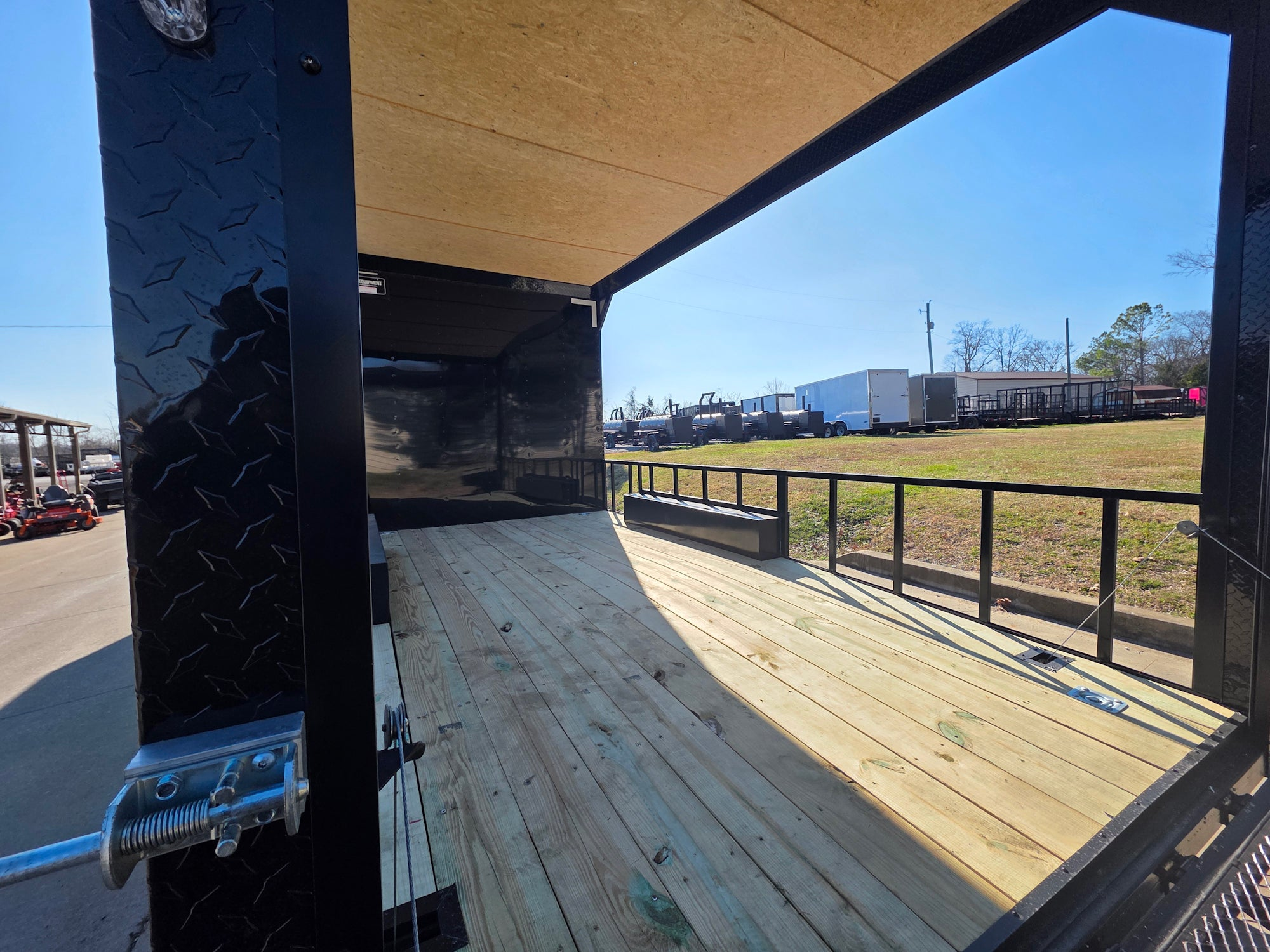 8.5′ X 32′ Gooseneck Hybrid Enclosed Trailer and 16′ Porch With Fold Out Gate - Image 14