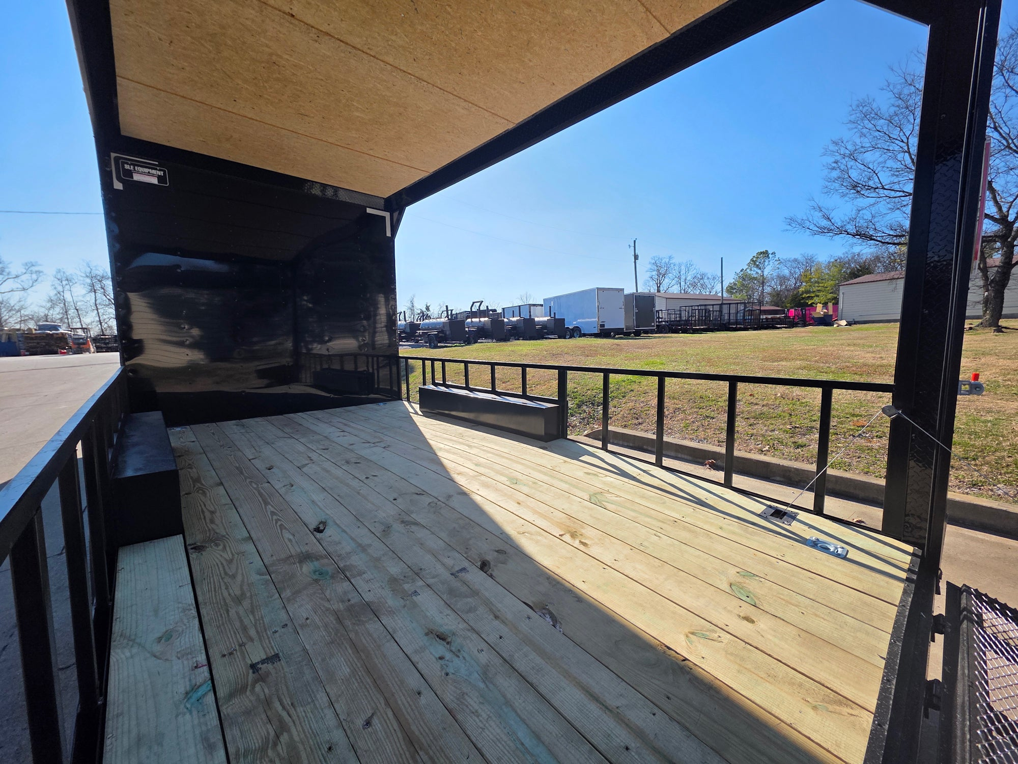 8.5′ X 32′ Gooseneck Hybrid Enclosed Trailer and 16′ Porch With Fold Out Gate - Image 12
