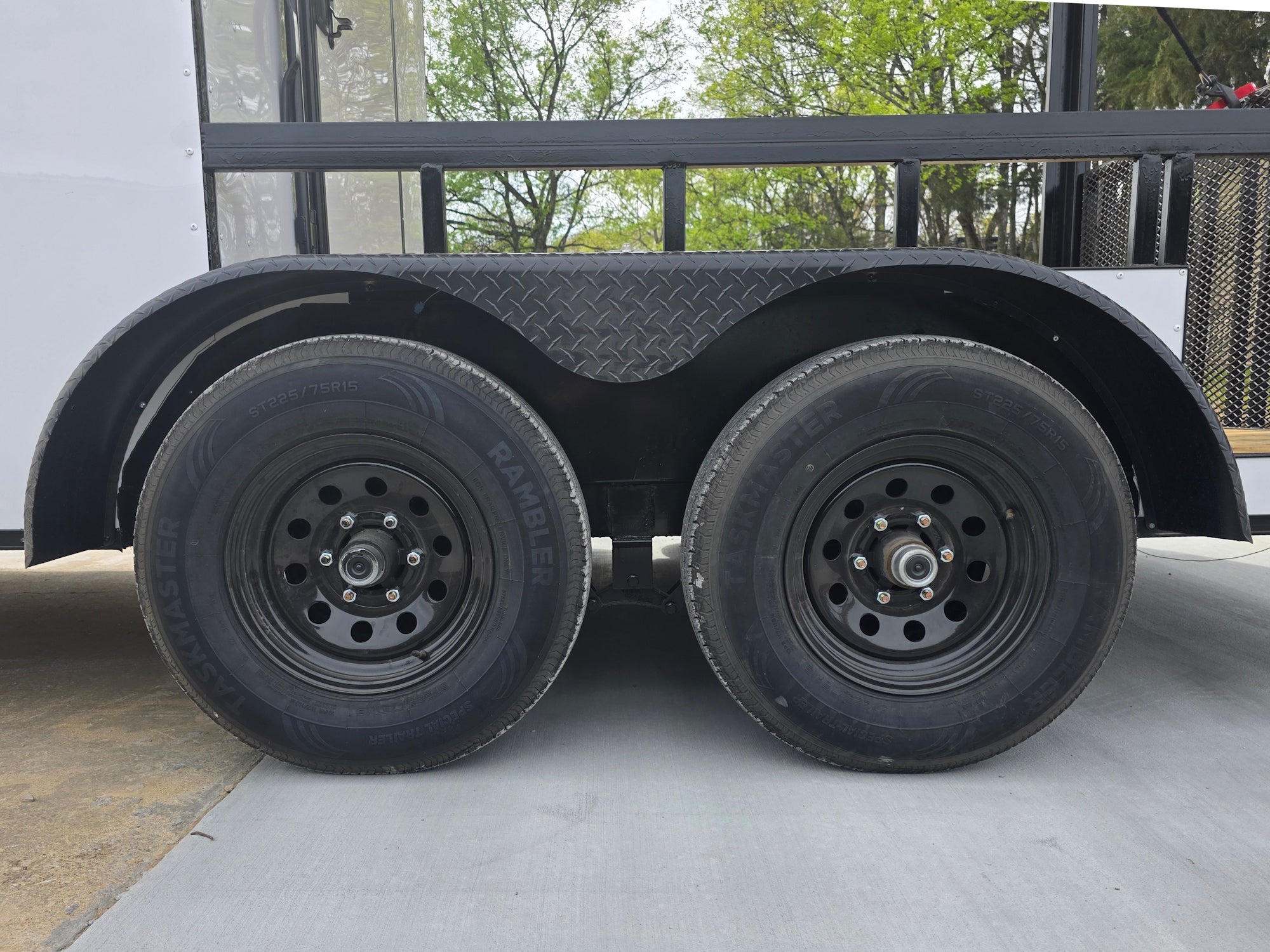 7′ x 14′ White V-Nose Hybrid Enclosed Trailer with 6′ Gate - Image 23