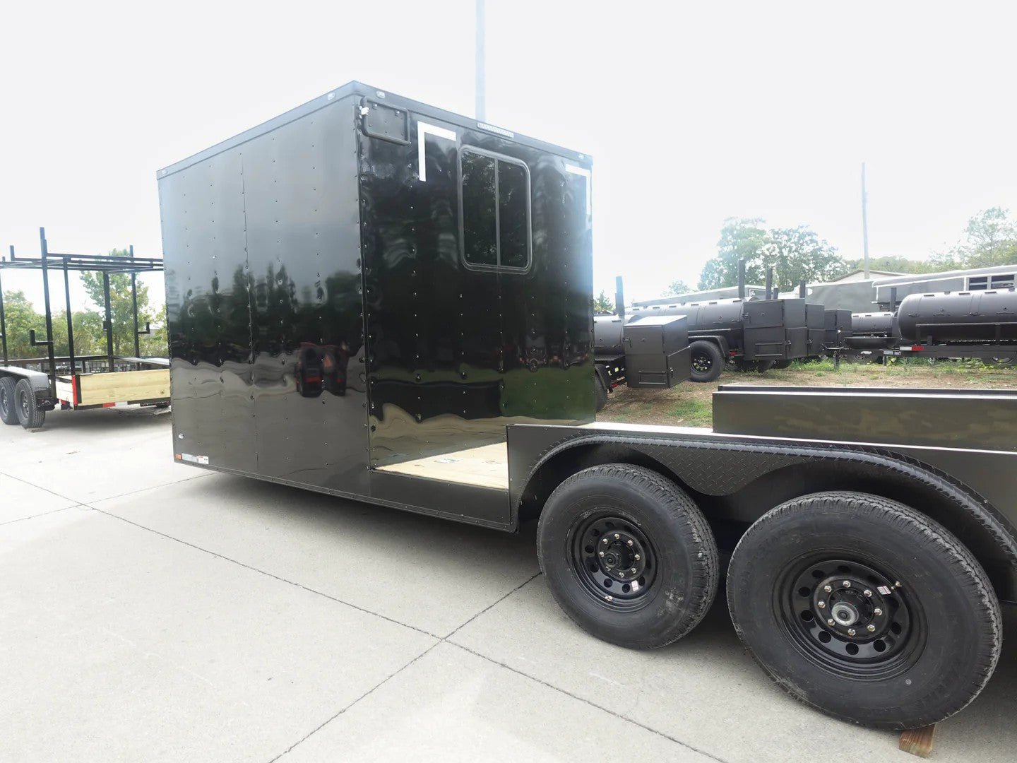 8.5×24 Hybrid Enclosed Trailer V-Nose (2) 7,000lb Axles Storage - Image 4