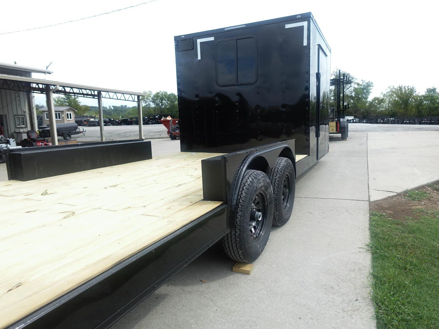 8.5×24 Hybrid Enclosed Trailer V-Nose (2) 7,000lb Axles Storage - Image 8