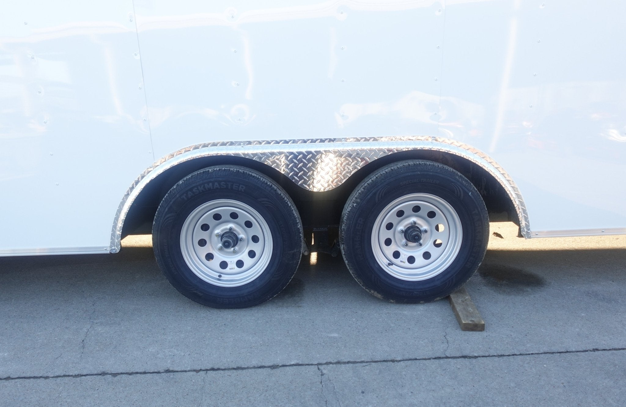 8.5×24 White V-Nose Enclosed Trailer (2) 3500lb Axles 7K GVWR - Image 5