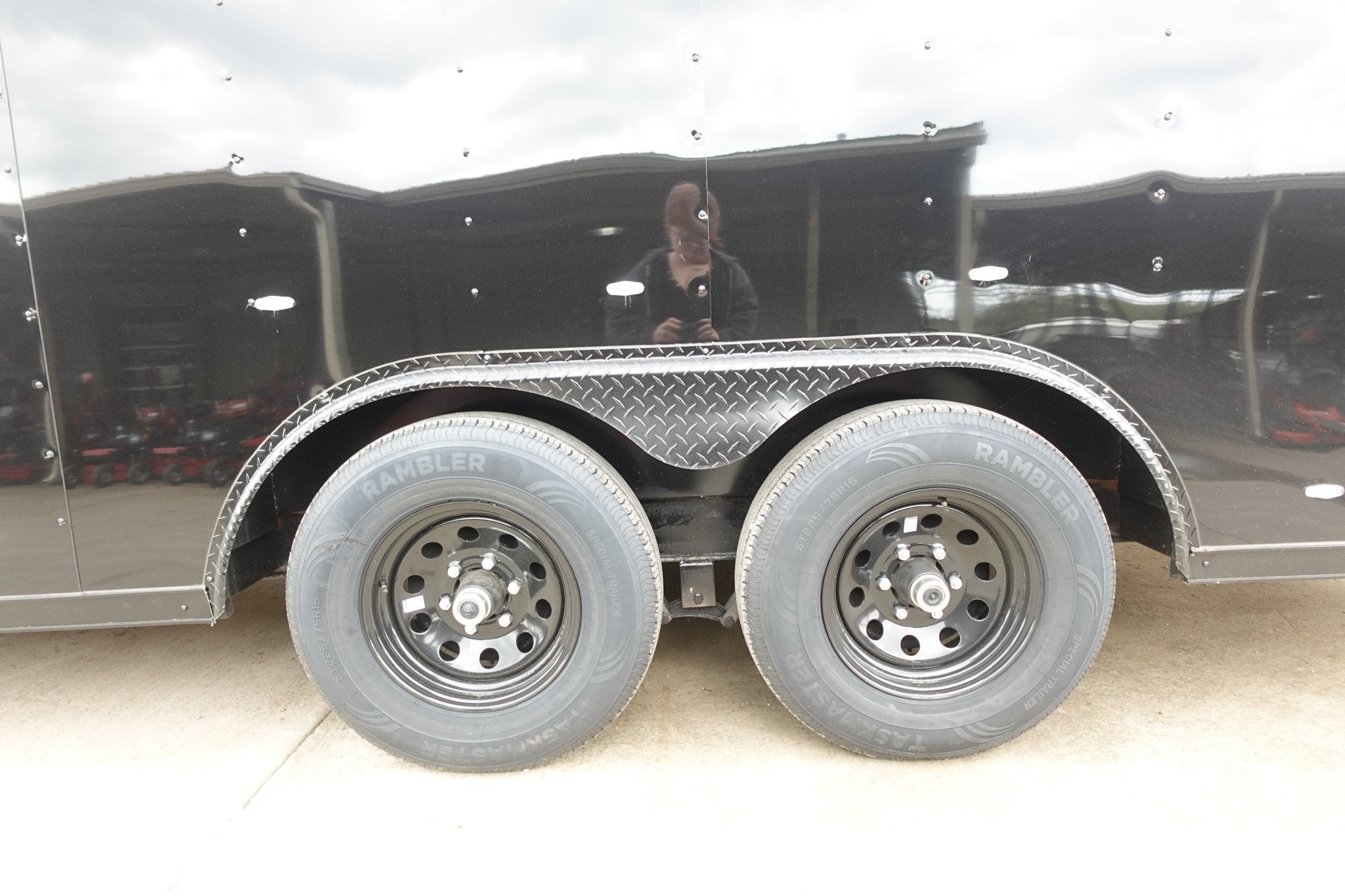 8.5×20 VNose Black with Black Out Trim Enclosed Trailer (2) 5200lb Axles With Brakes 7’6 Interior Height E-Track - Image 7