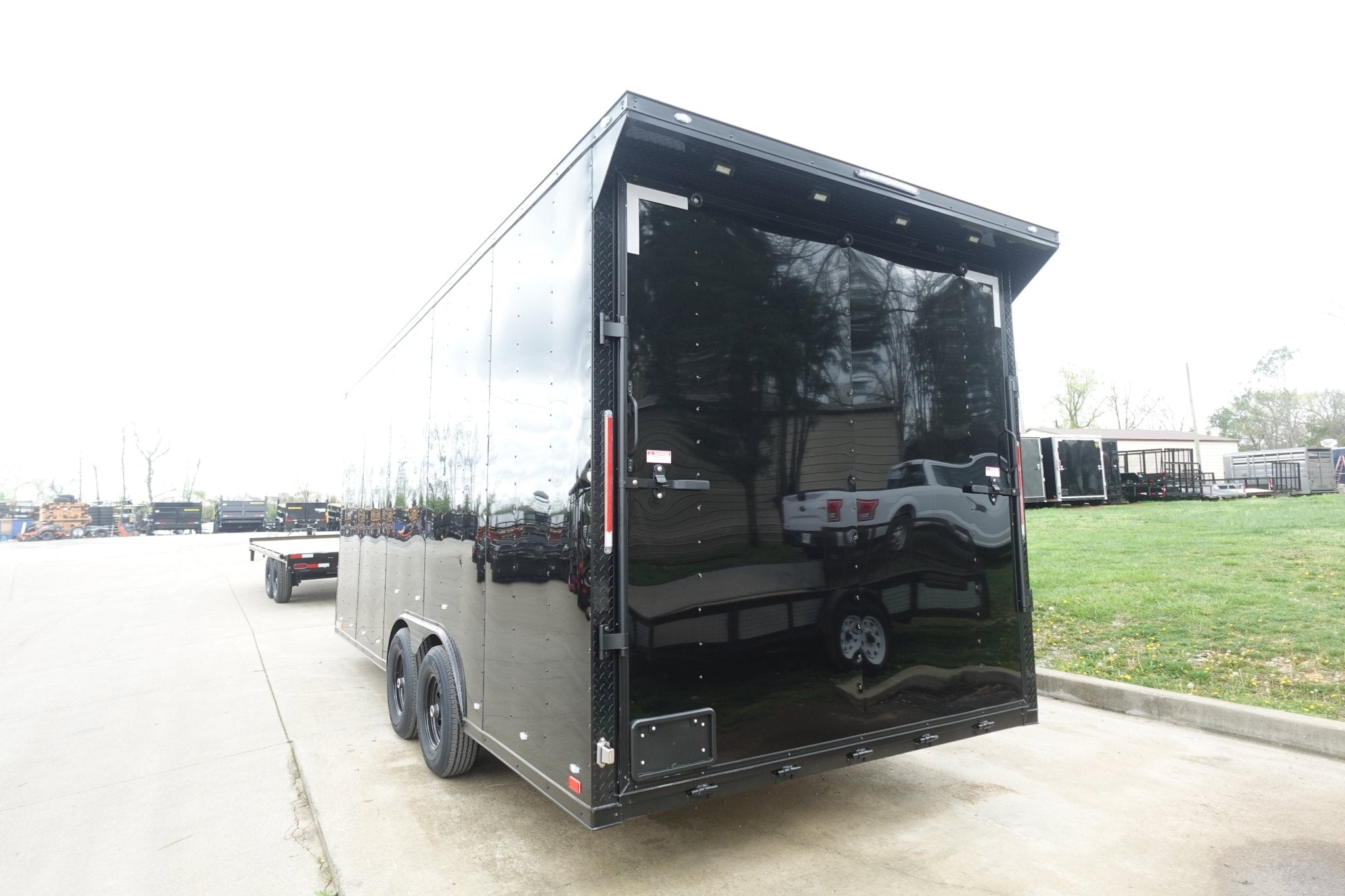 8.5×20 VNose Black with Black Out Trim Enclosed Trailer (2) 5200lb Axles With Brakes 7’6 Interior Height E-Track - Image 6