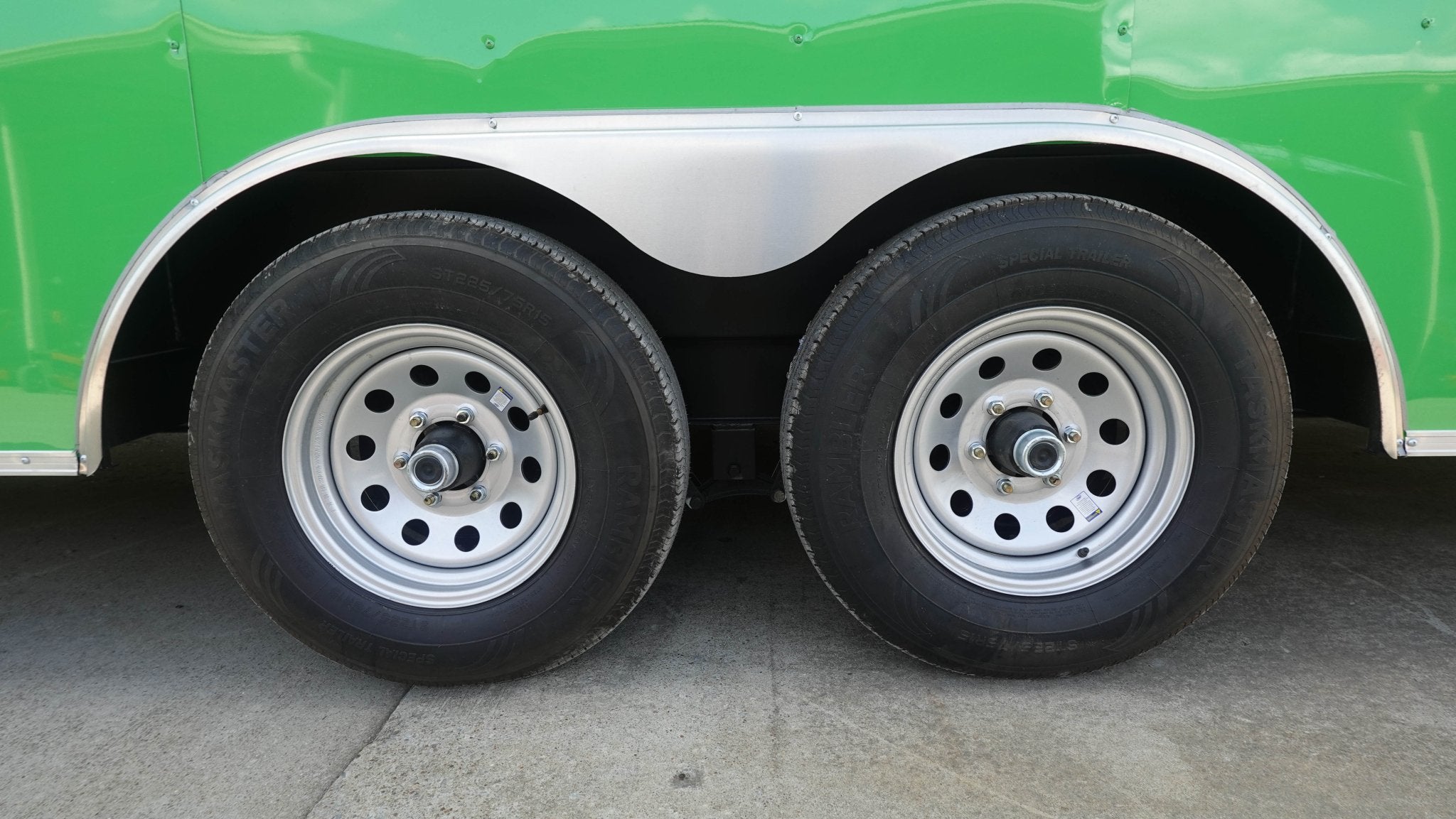 8.5×24 V Nose Neon Green Enclosed Trailer (2) 5200 LB Axles With Brakes 7 Ft Interior Height - Image 5