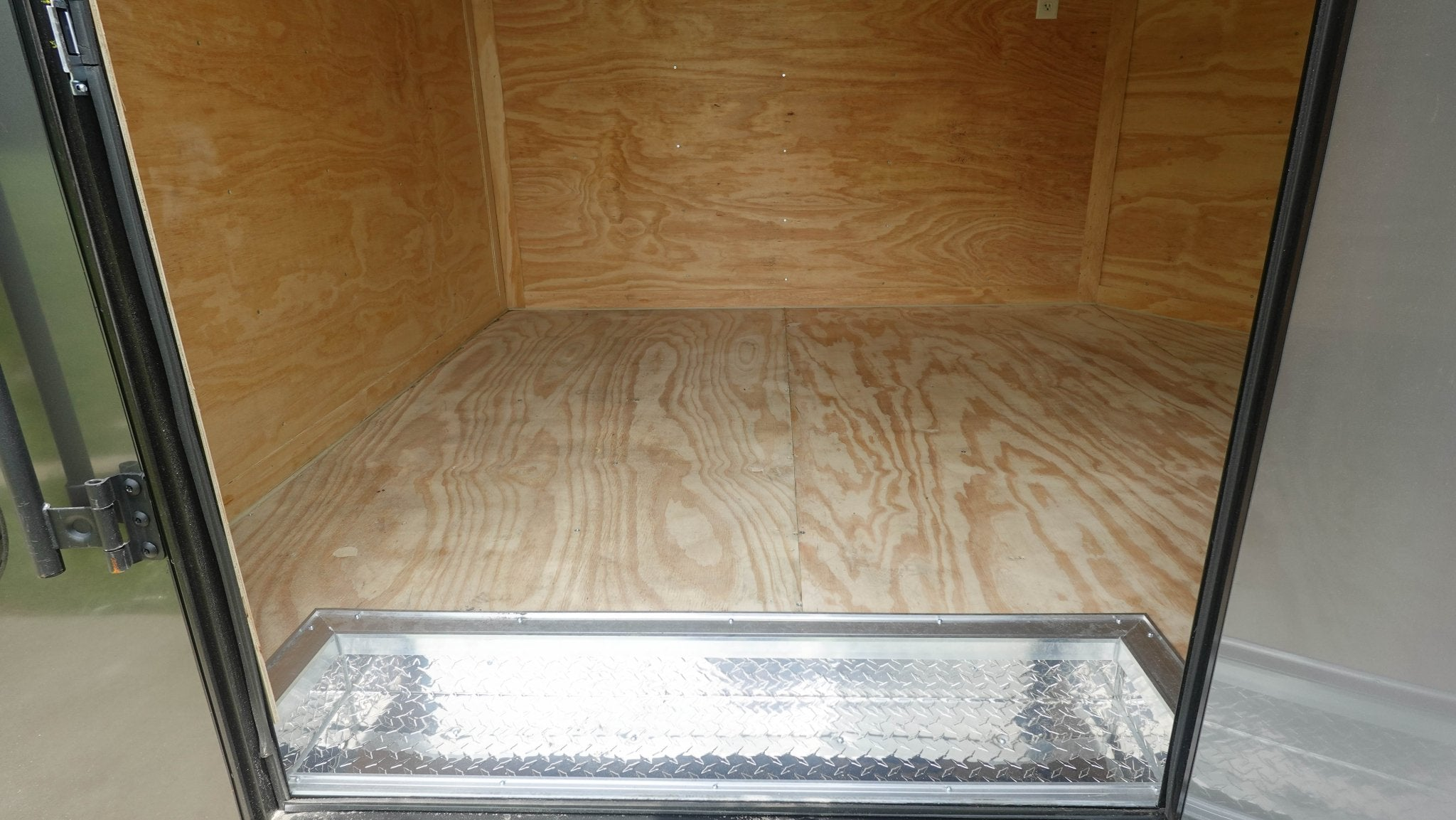 8.5×20 Charcoal Blackout Trim VNose Hybrid Enclosed Trailer Roof (2) 3500lb Axles 50 AMP Electrical Package - Image 18