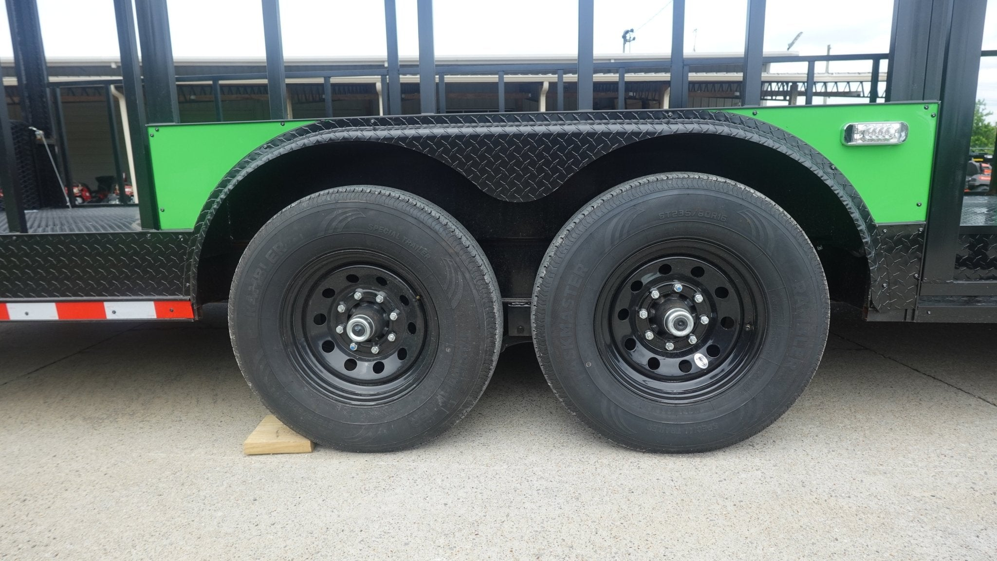 Enclosed Trailer 8.5′ X 30′ Lime Green Hybrid Drone and Equipment Hauler - Image 12