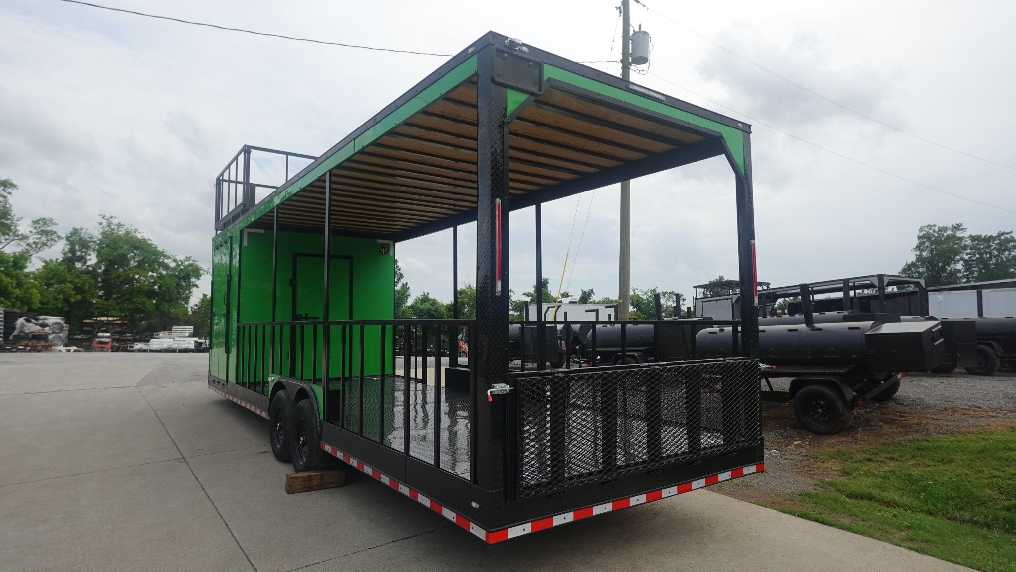 Enclosed Trailer 8.5′ X 30′ Lime Green Hybrid Drone and Equipment Hauler - Image 9