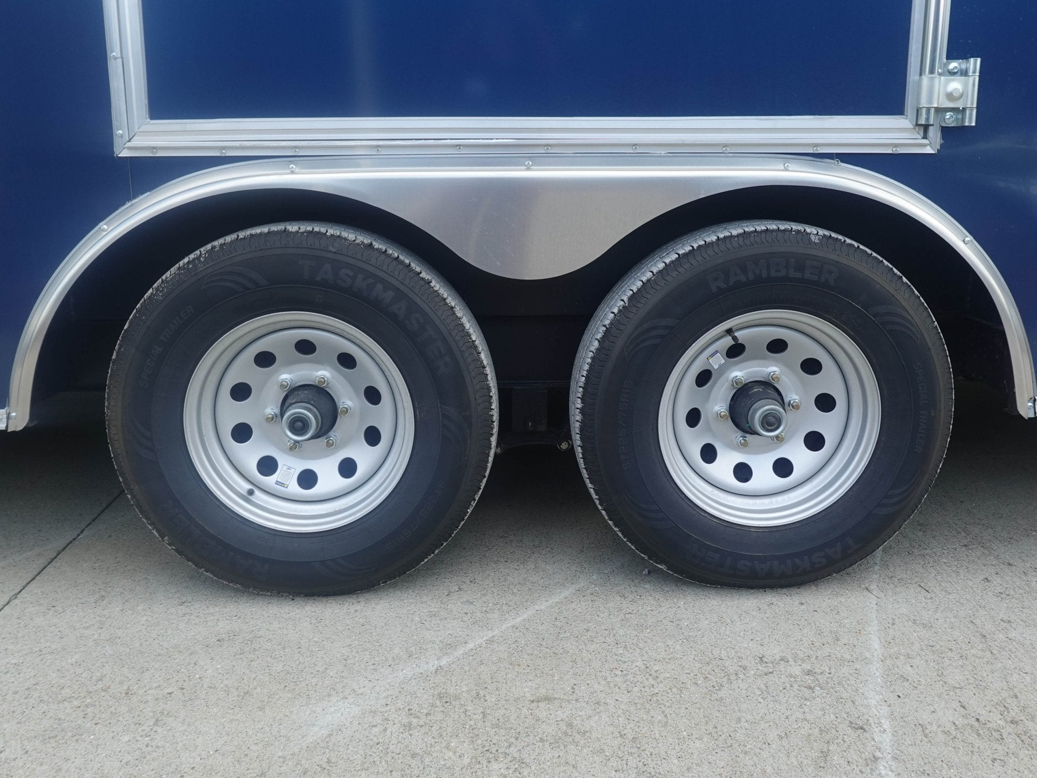 8.5×24 Blue V-Nose Slant Top Enclosed Trailer (2) 5200lb Axles Ladder Racks - Image 5