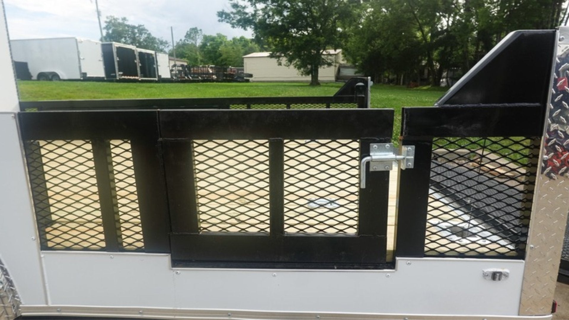 8.5′ x 20′ White V-Nose Hybrid Enclosed Trailer – Dual 7K Axles - Image 12