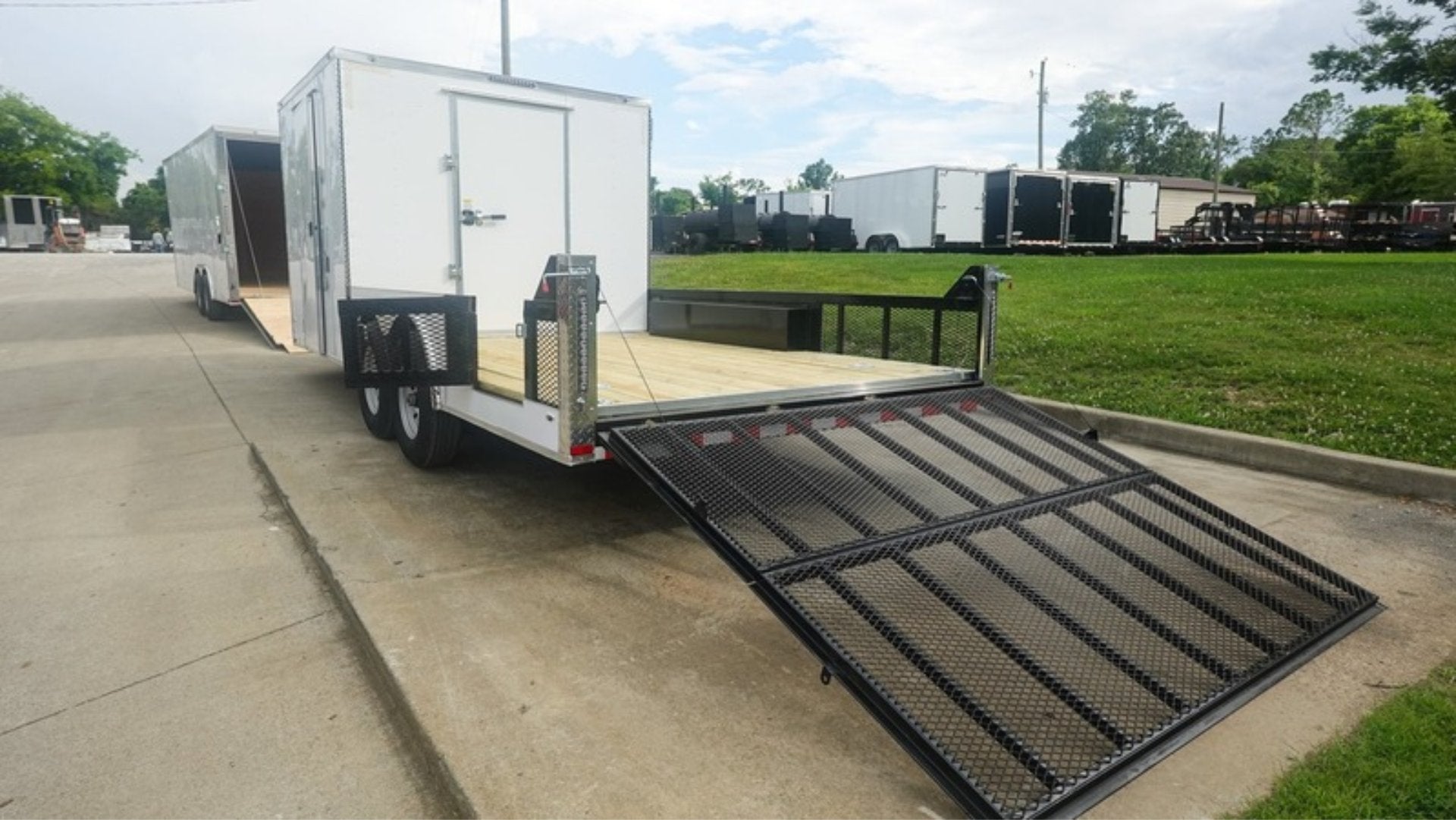 8.5′ x 20′ White V-Nose Hybrid Enclosed Trailer – Dual 7K Axles - Image 7