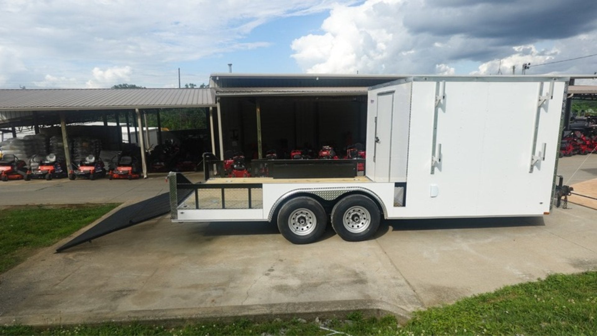 8.5′ x 20′ White V-Nose Hybrid Enclosed Trailer – Dual 7K Axles - Image 4