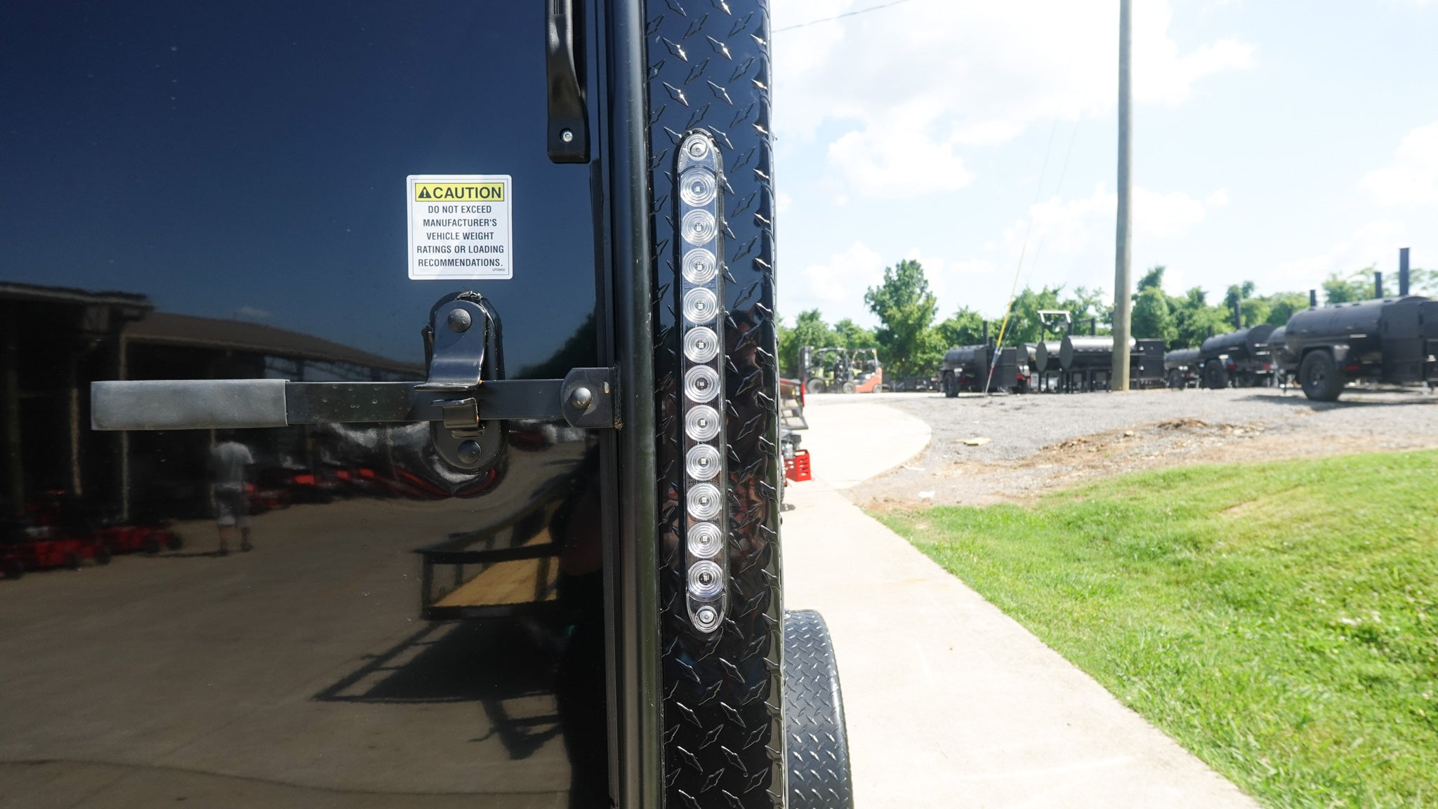 6×12 Enclosed Trailer Black V-Nose Blackout Package 3,500lb Axle Storage - Image 9