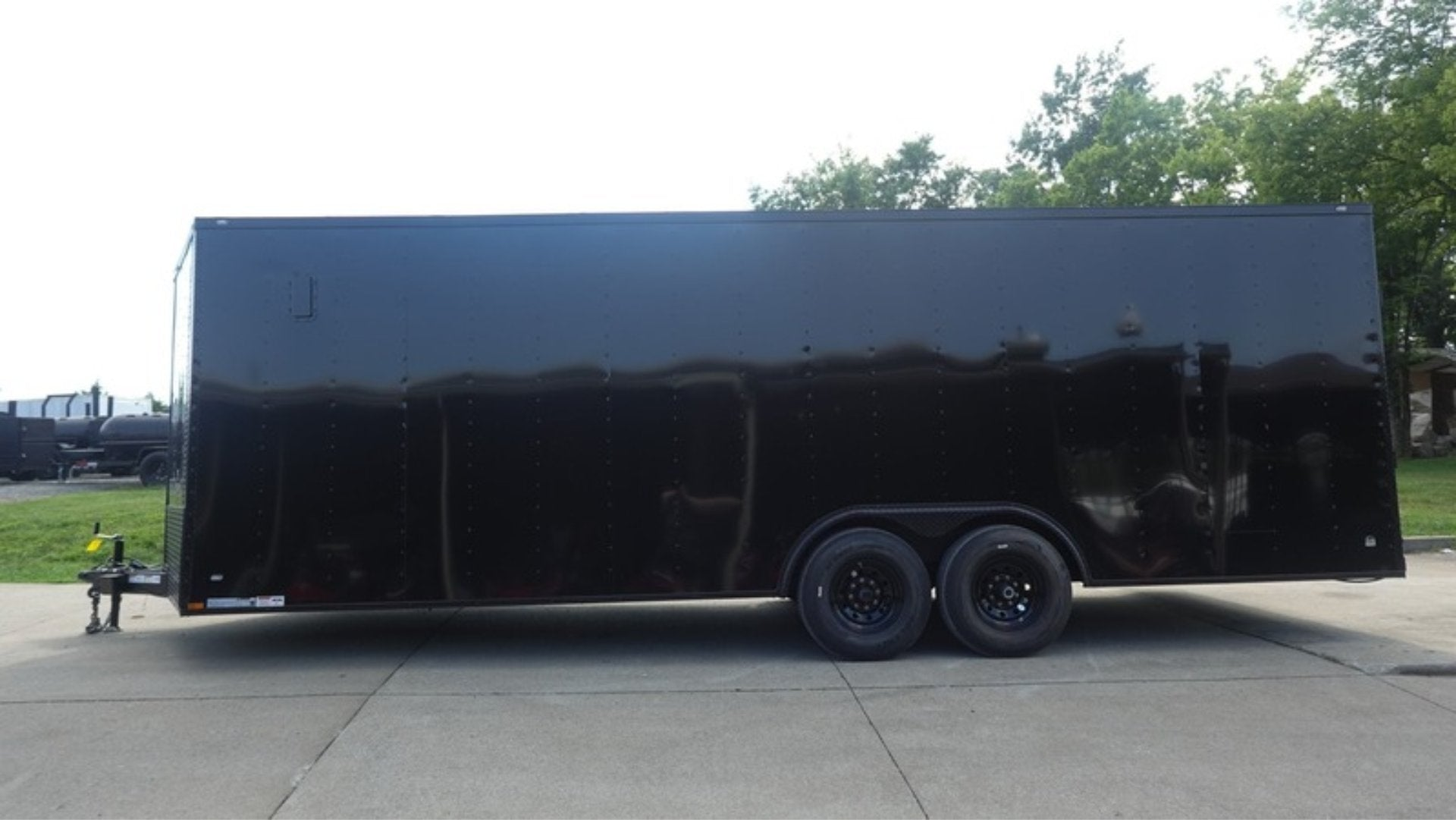 8.5×24 V-Nose Enclosed Trailer (2) 7000LB Axles with Wench Lift 14K GVWR - Image 4